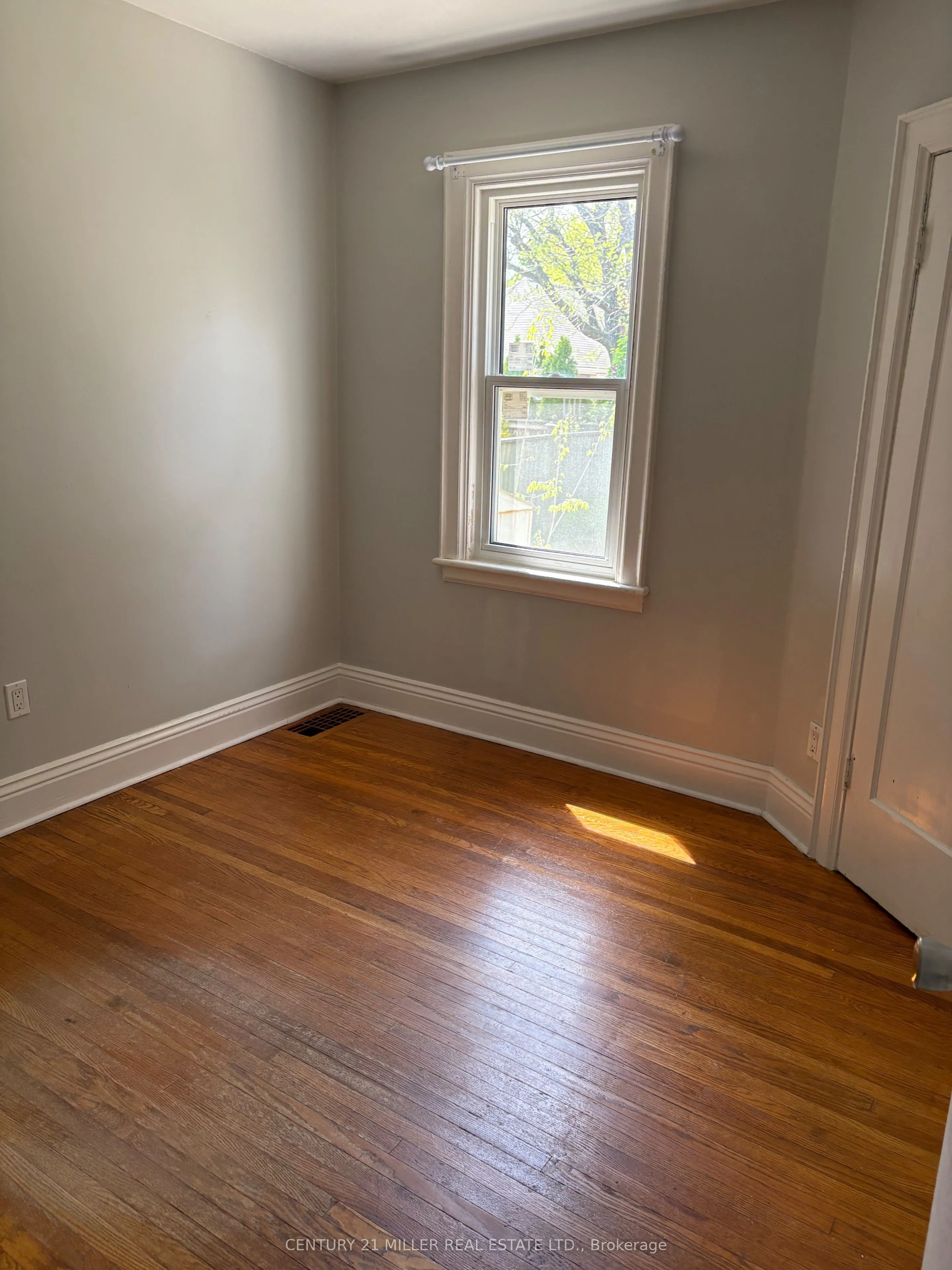 59 Longwood Road N