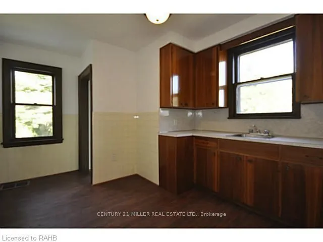 59 Longwood Road N
