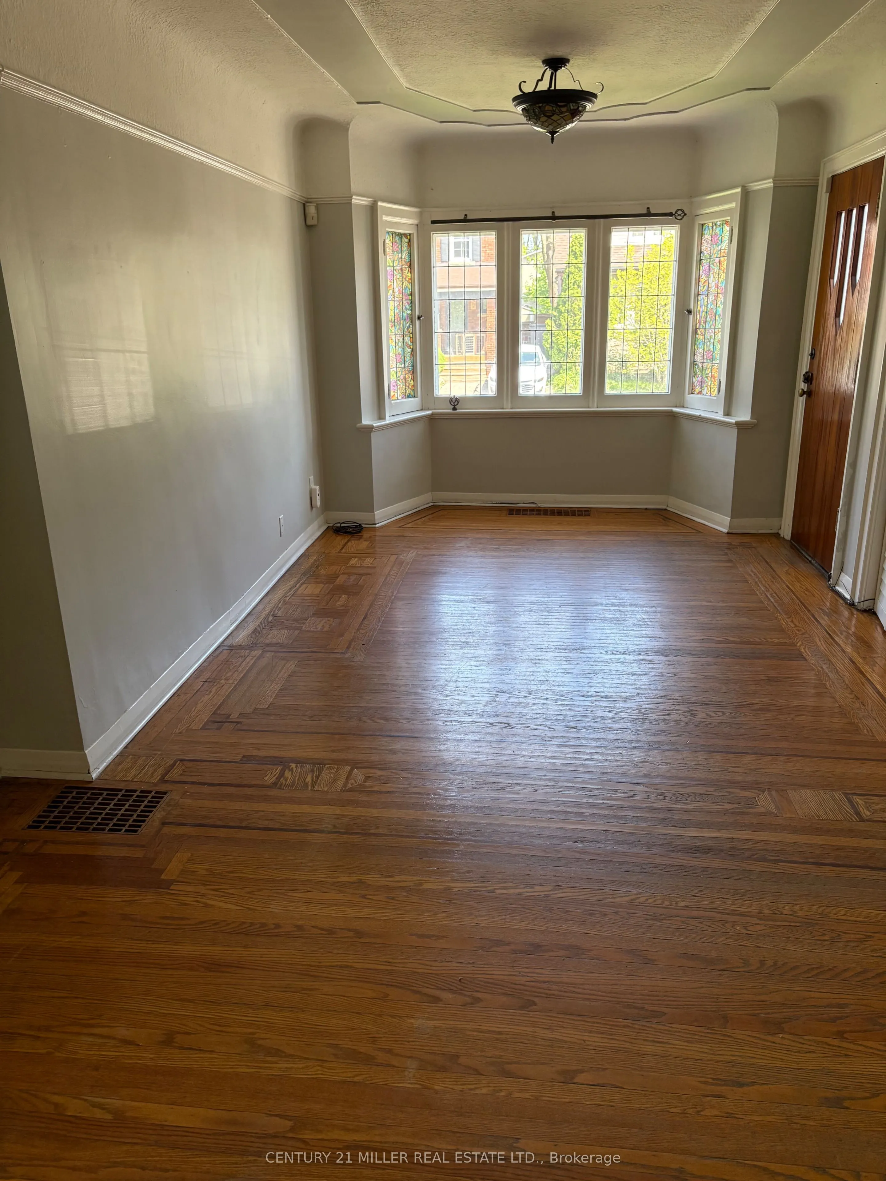 59 Longwood Road N