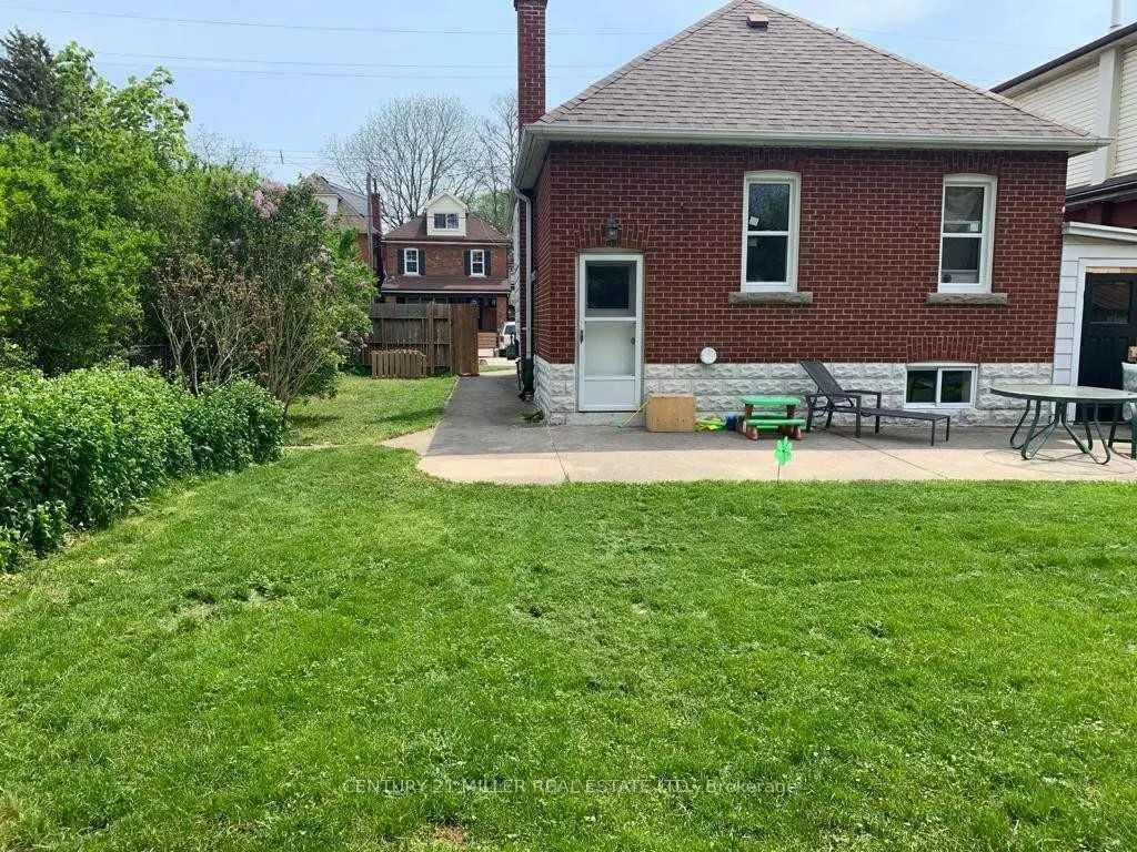 59 Longwood Road N