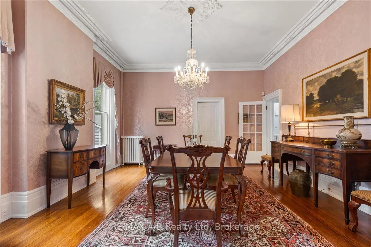 126 John Street N