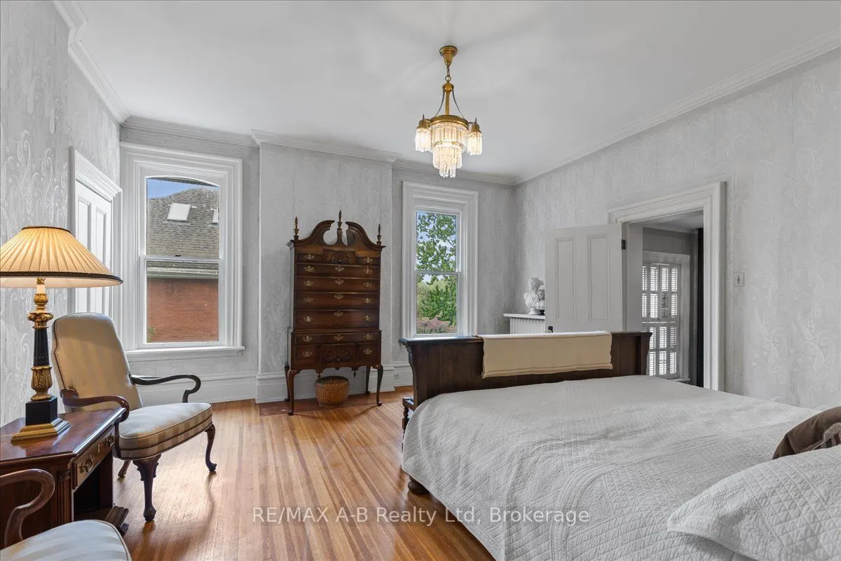 126 John Street N