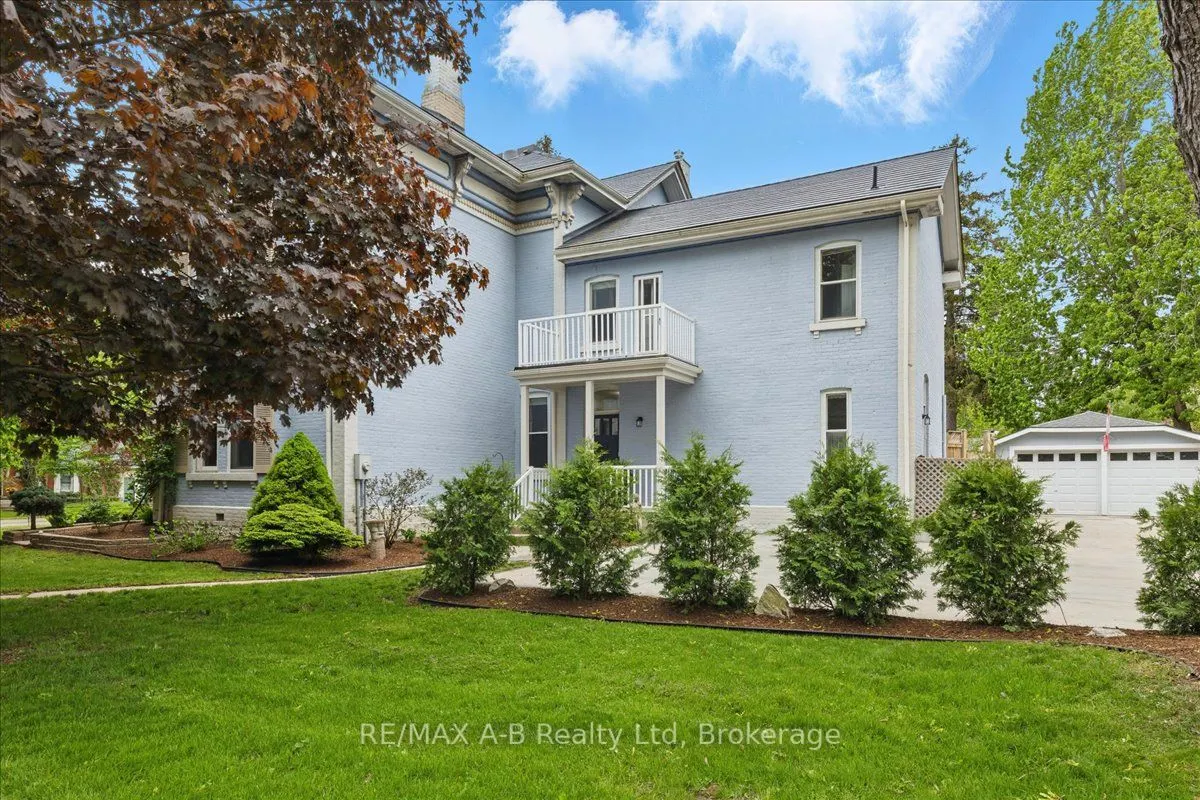 126 John Street N