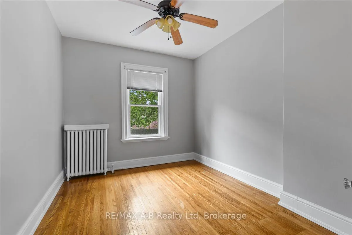 126 John Street N