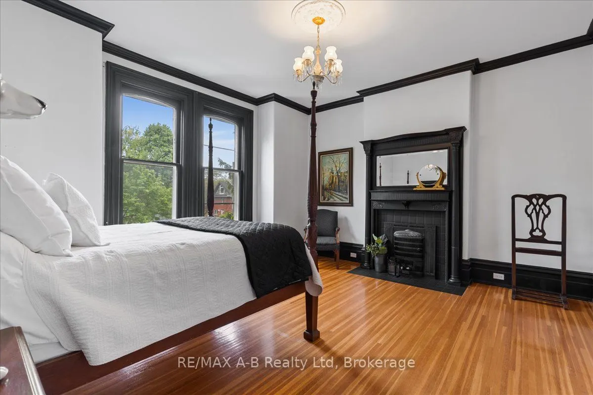 126 John Street N