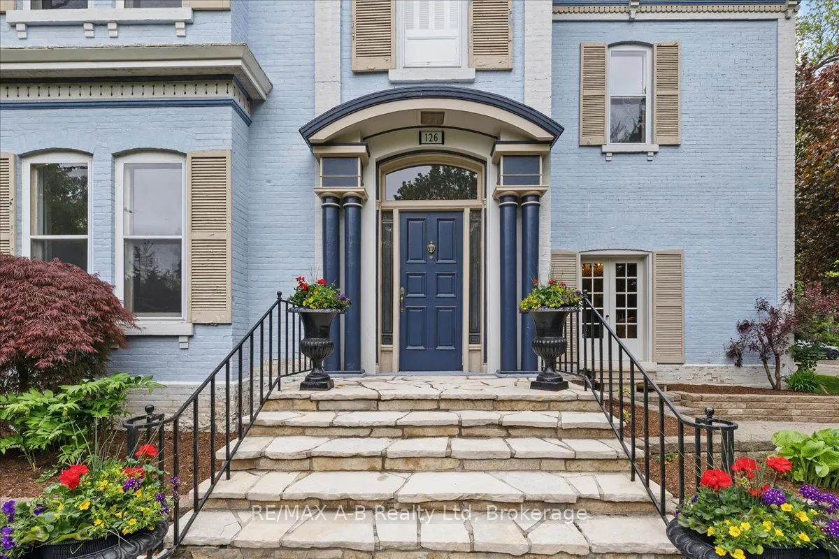126 John Street N