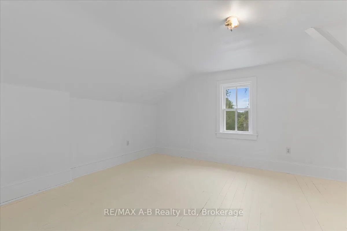 126 John Street N