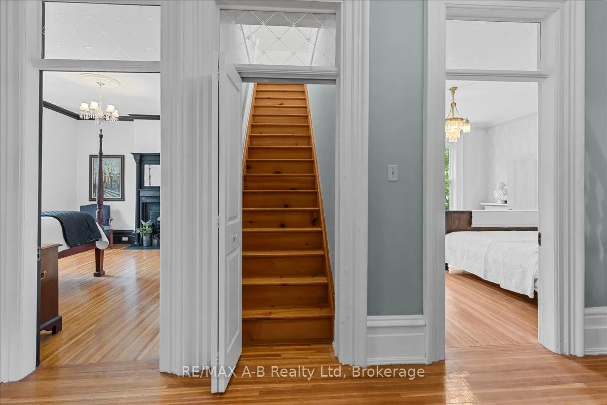 126 John Street N