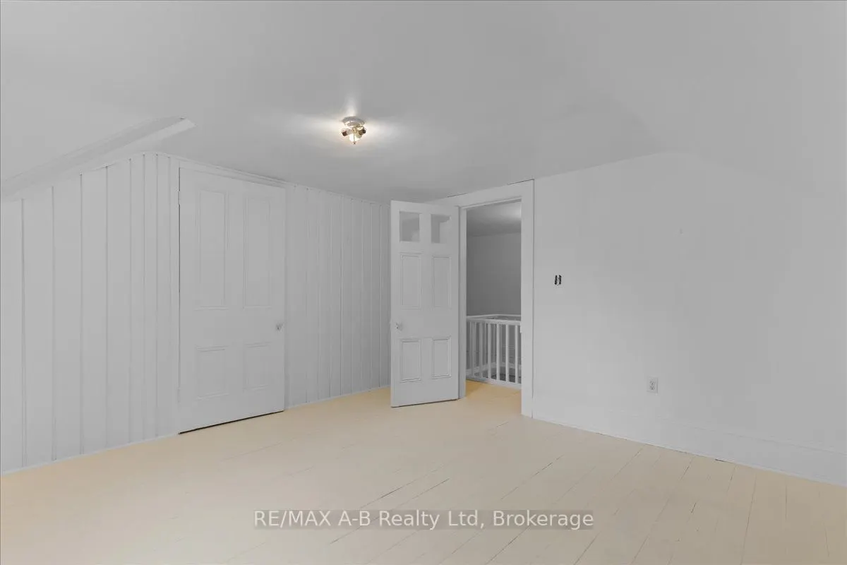 126 John Street N