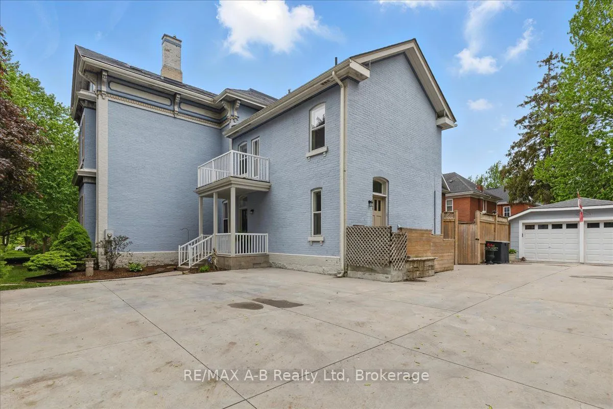126 John Street N