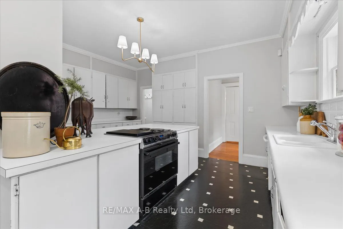 126 John Street N