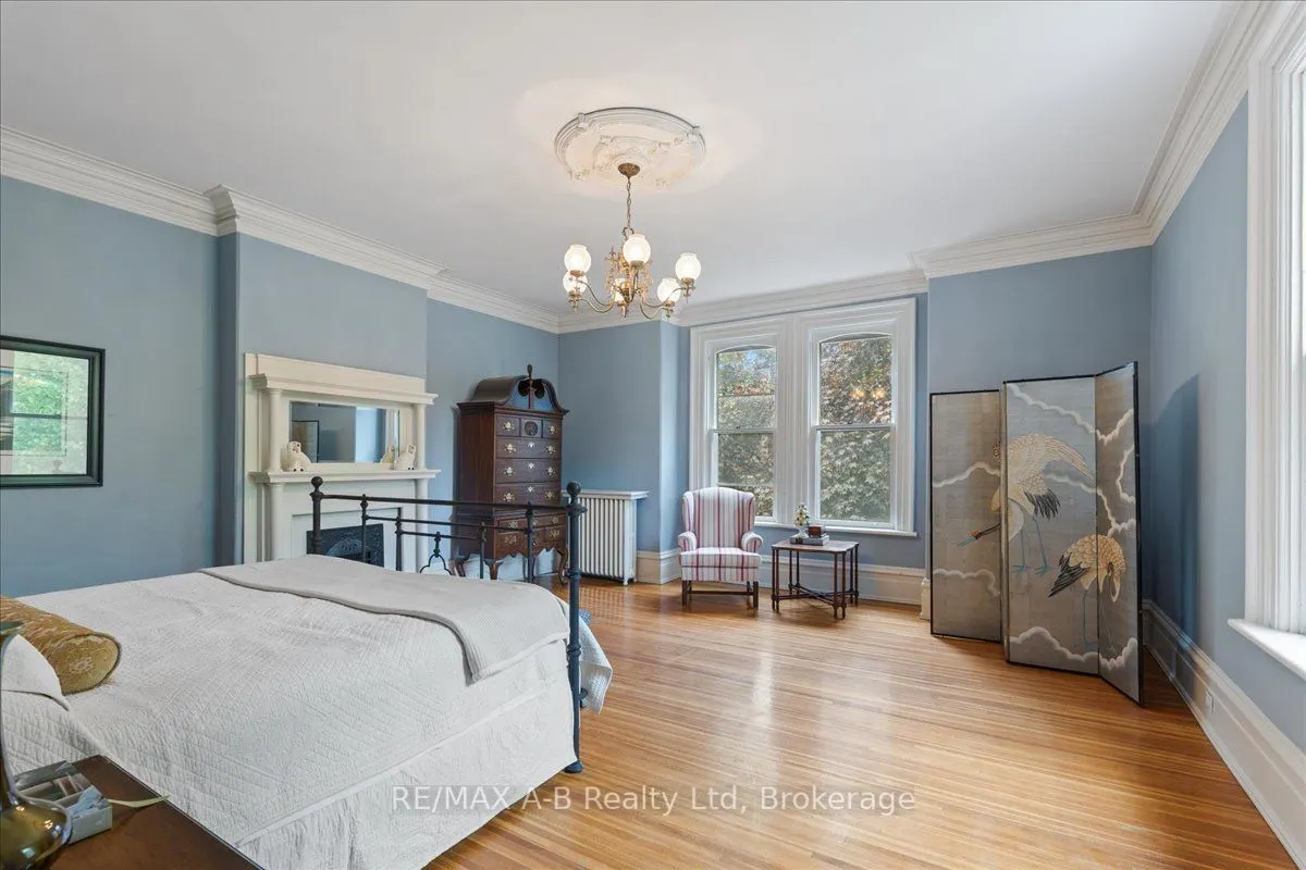 126 John Street N