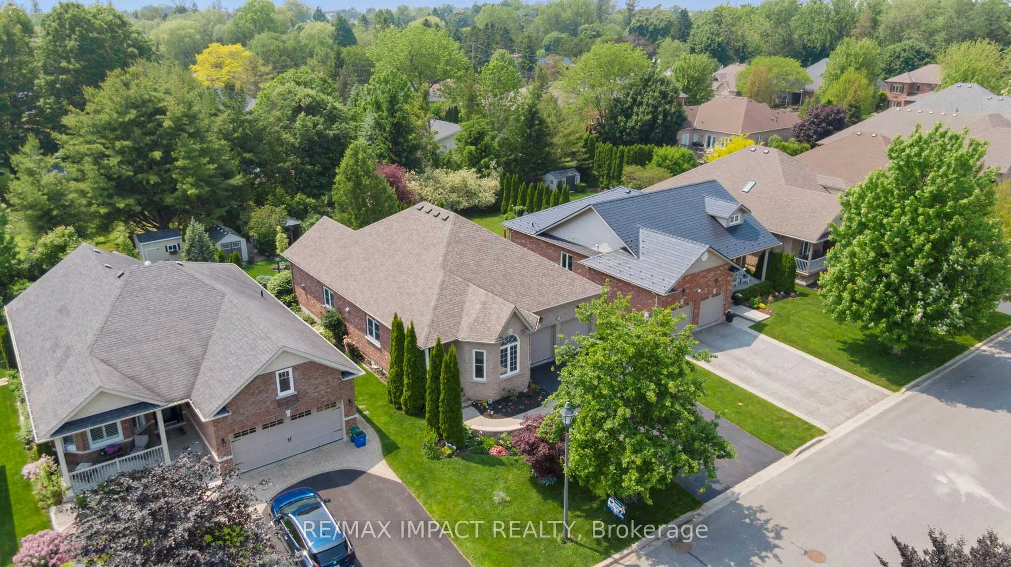 465 Foote Crescent