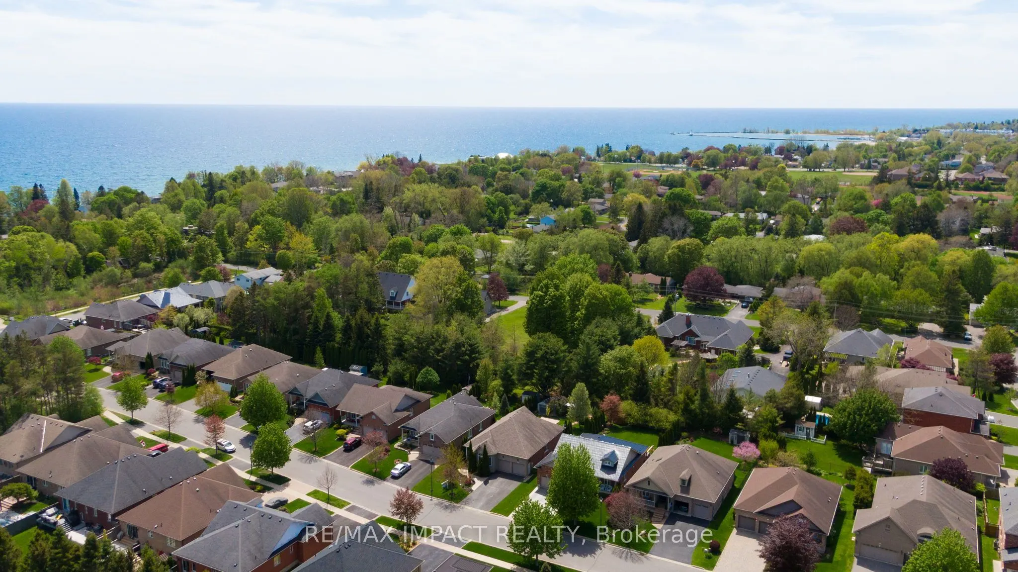 465 Foote Crescent