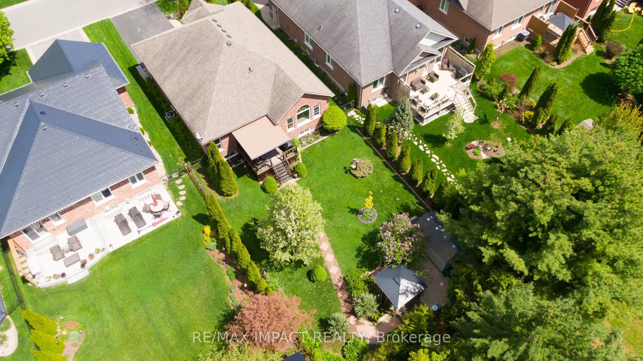 465 Foote Crescent