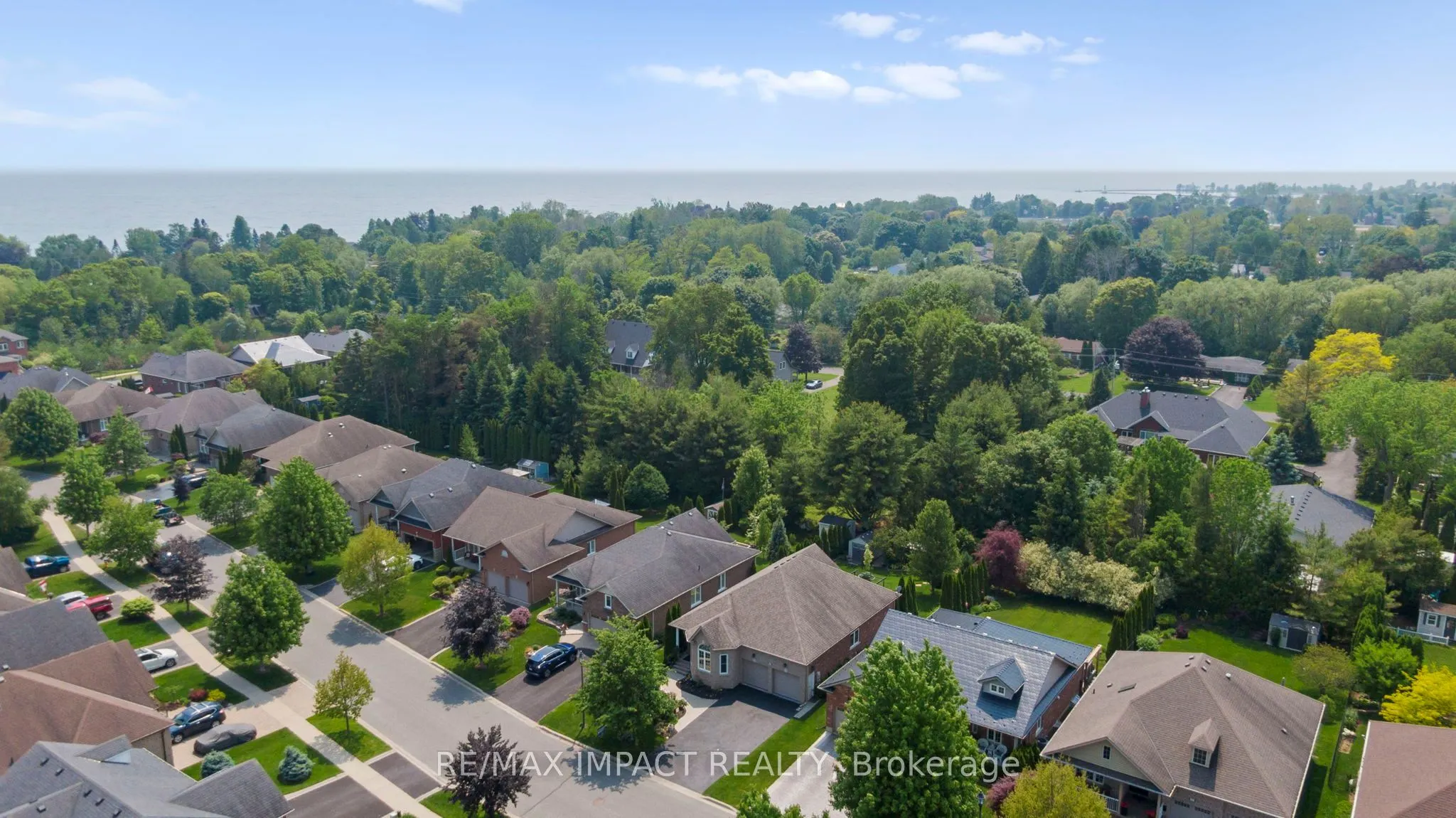 465 Foote Crescent