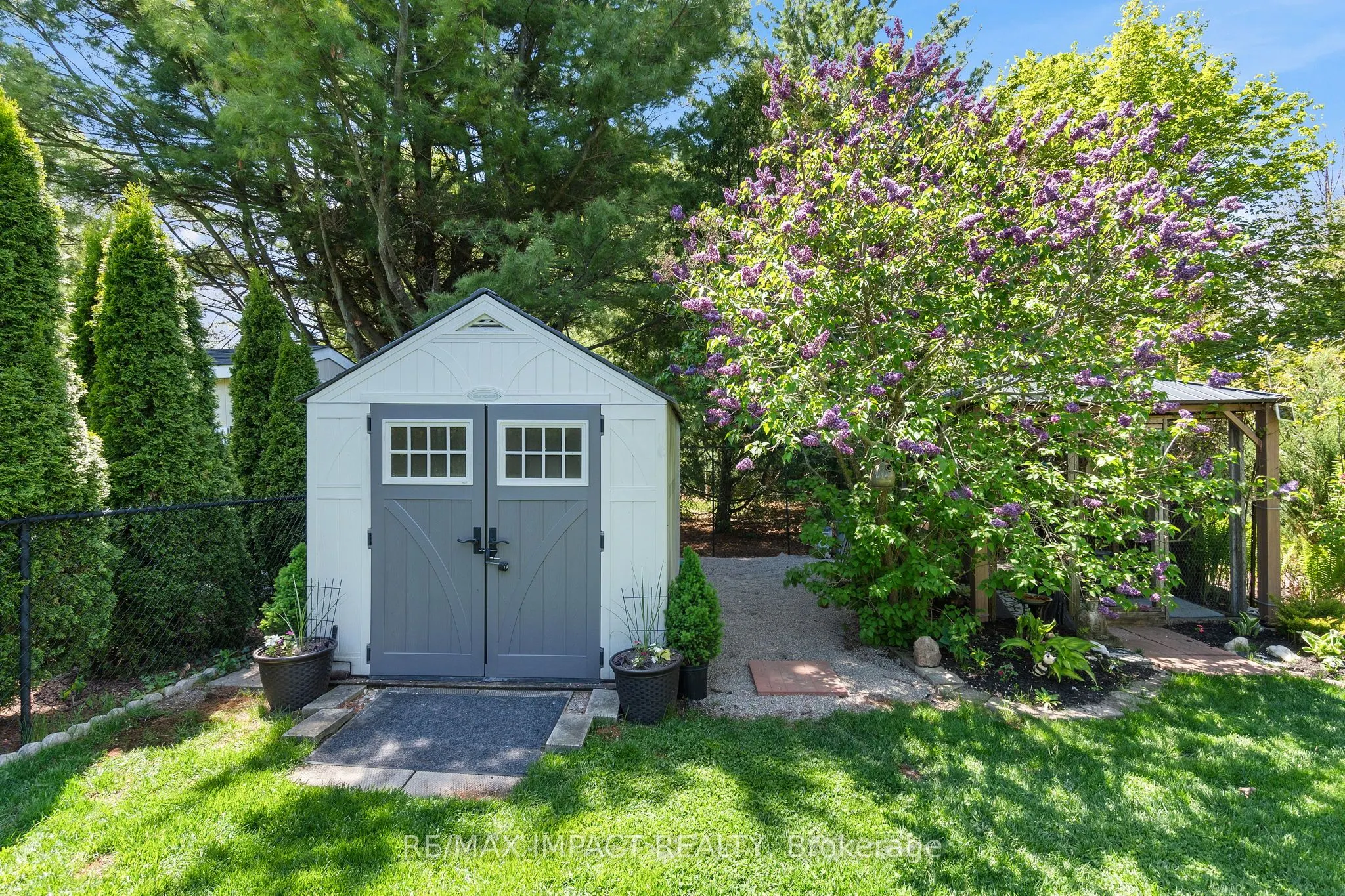 465 Foote Crescent