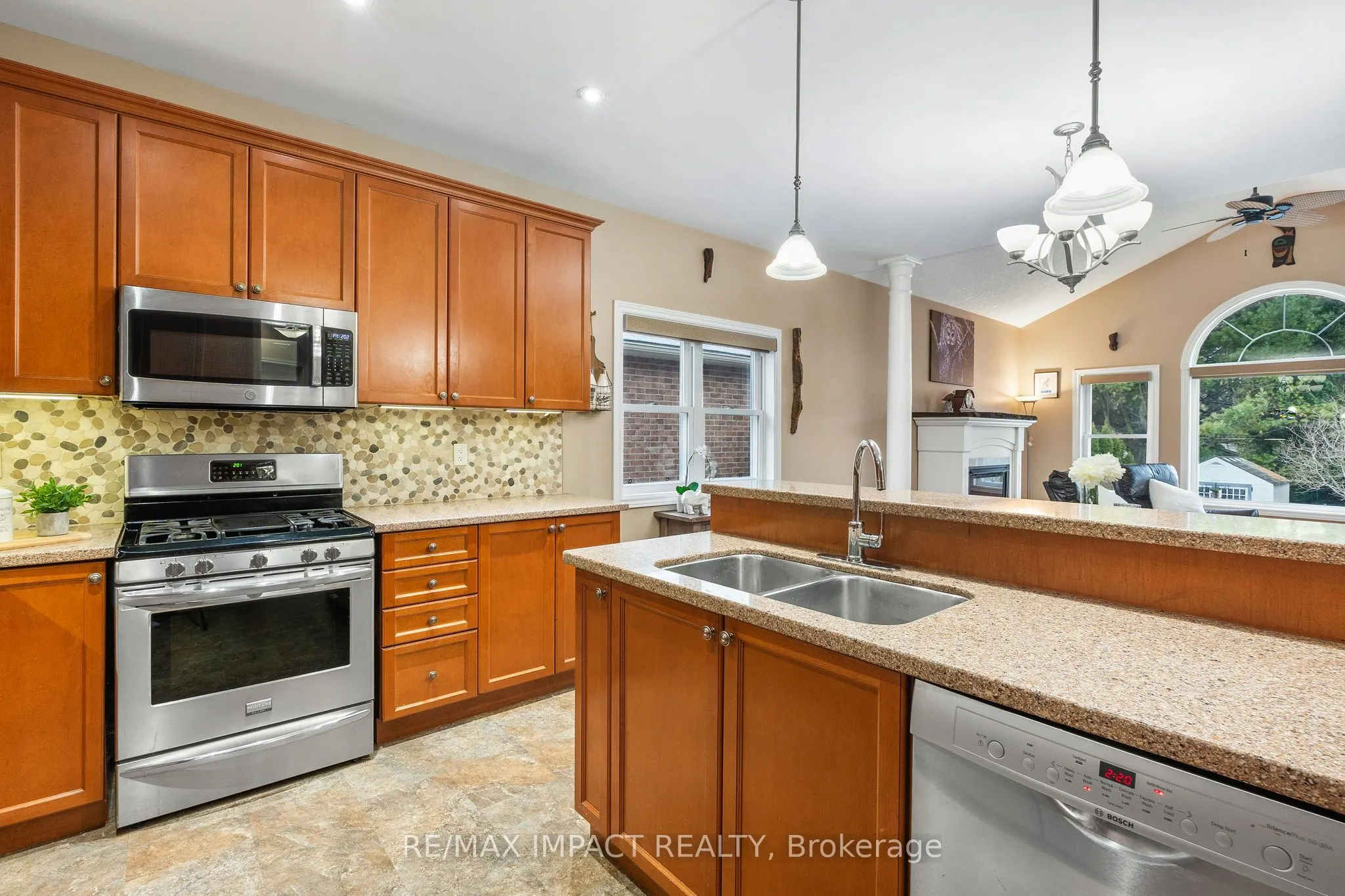 465 Foote Crescent