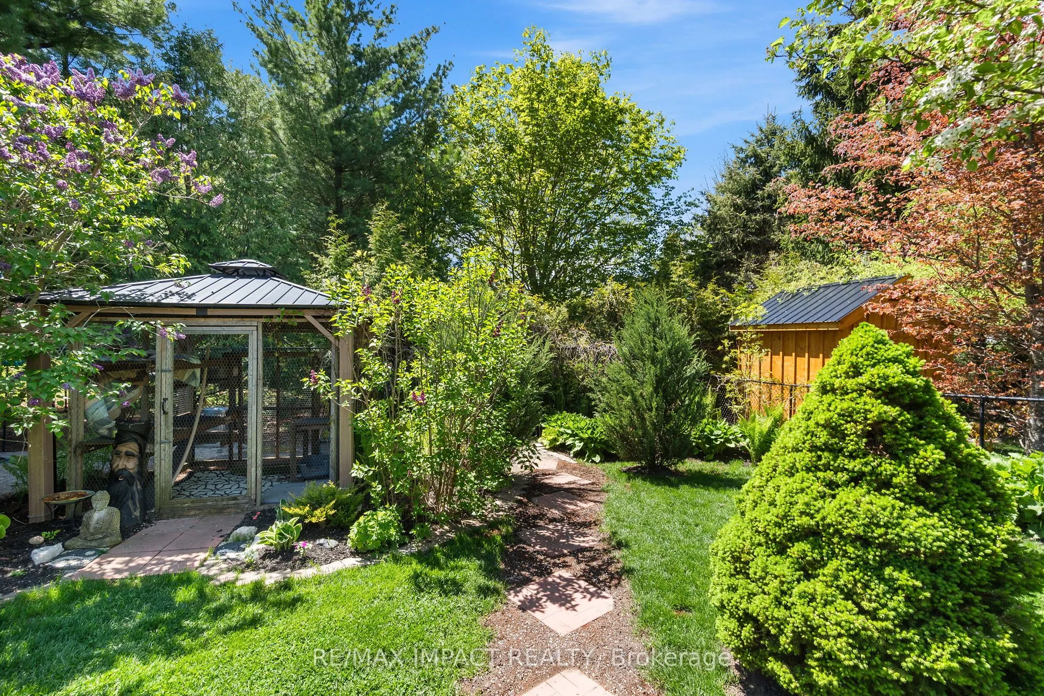 465 Foote Crescent