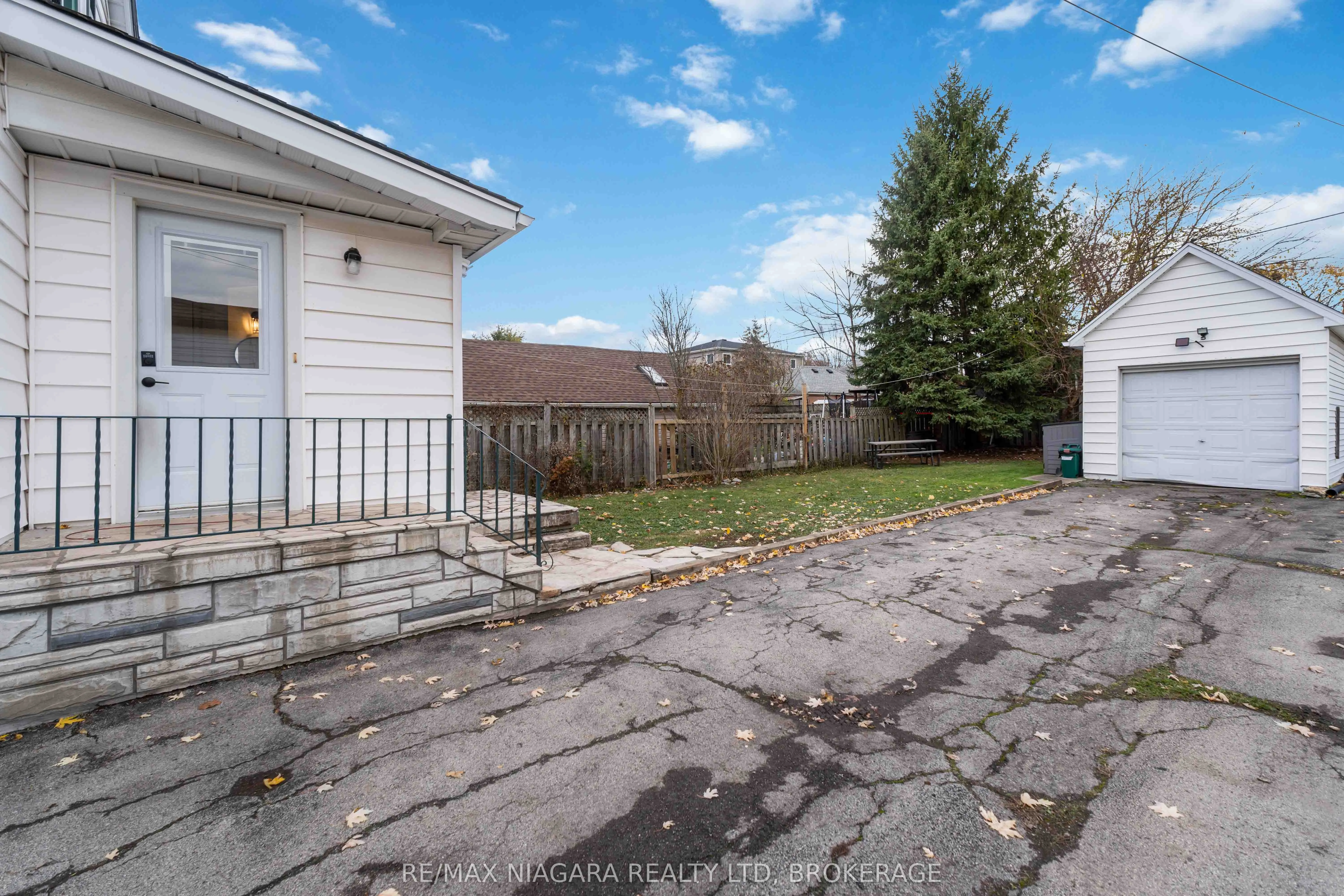 433 Davis Street