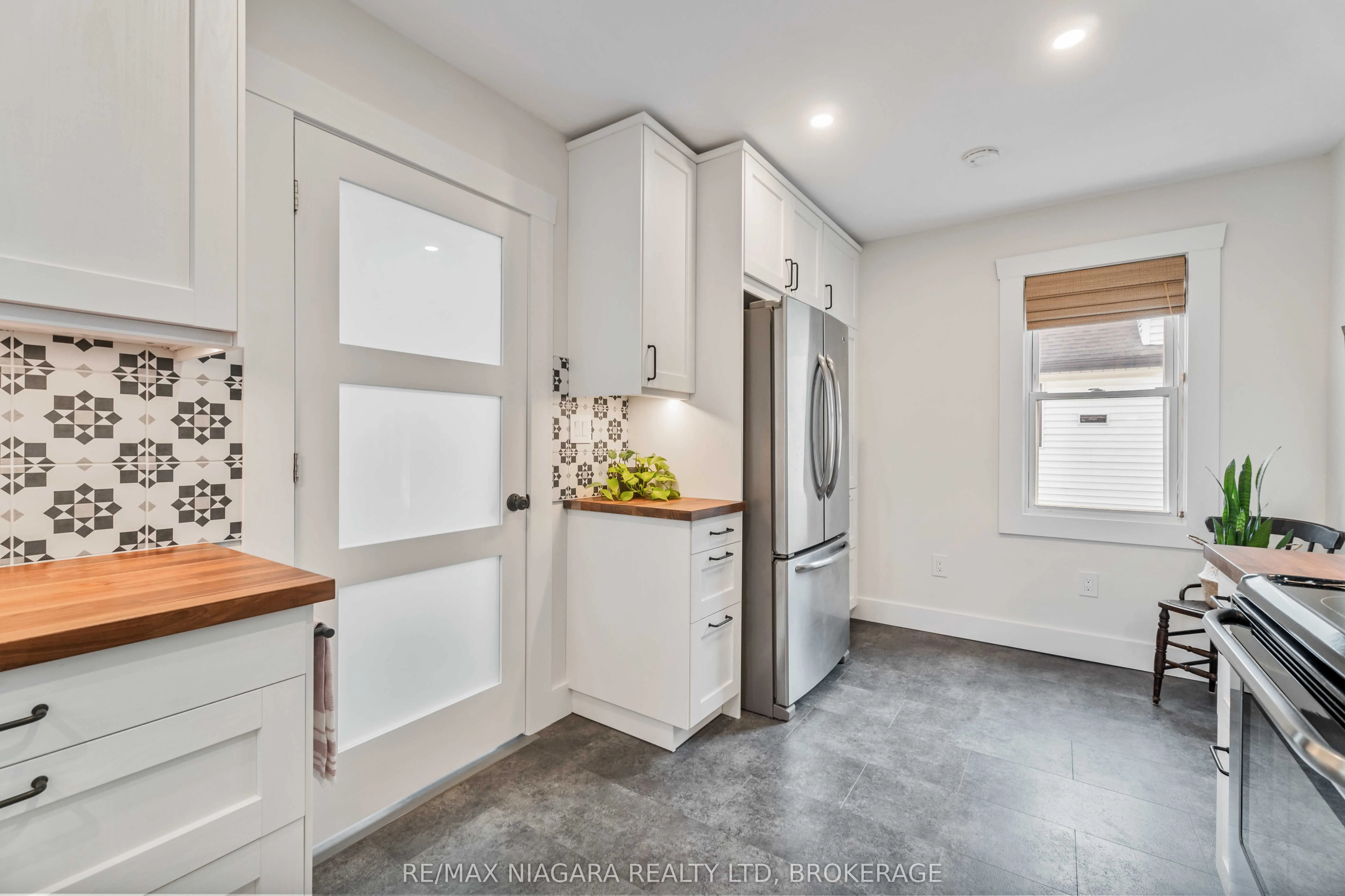 433 Davis Street