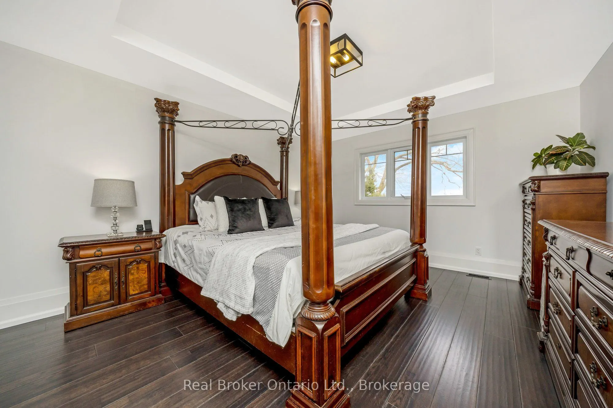 5938 Trafalgar Road