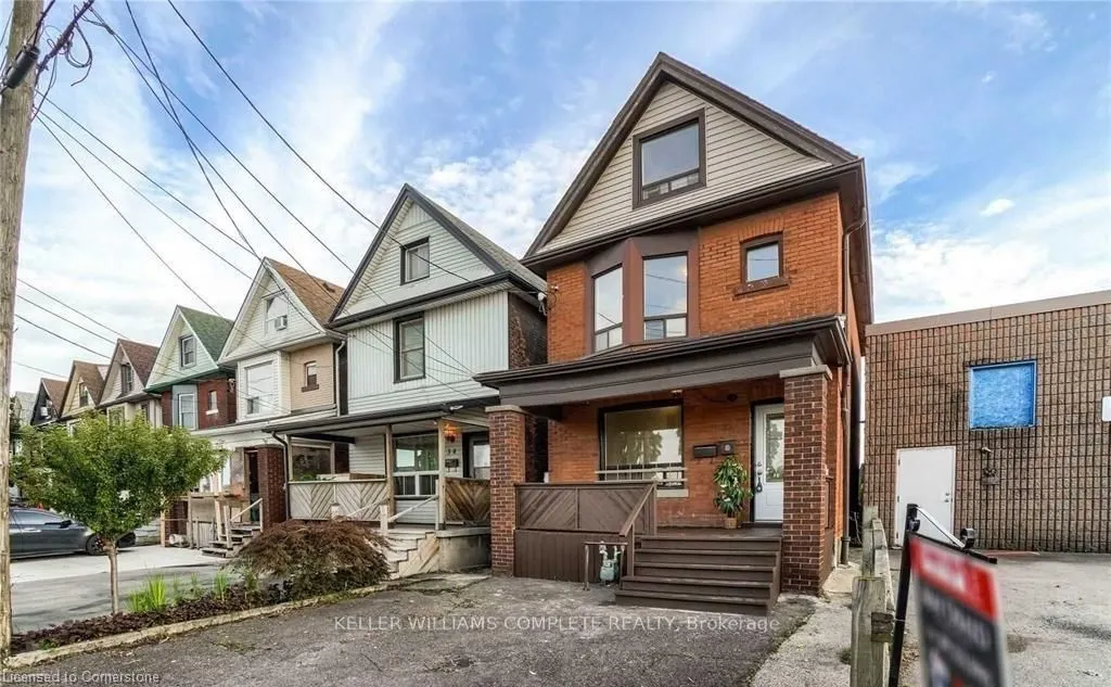 32 Lloyd Street #1