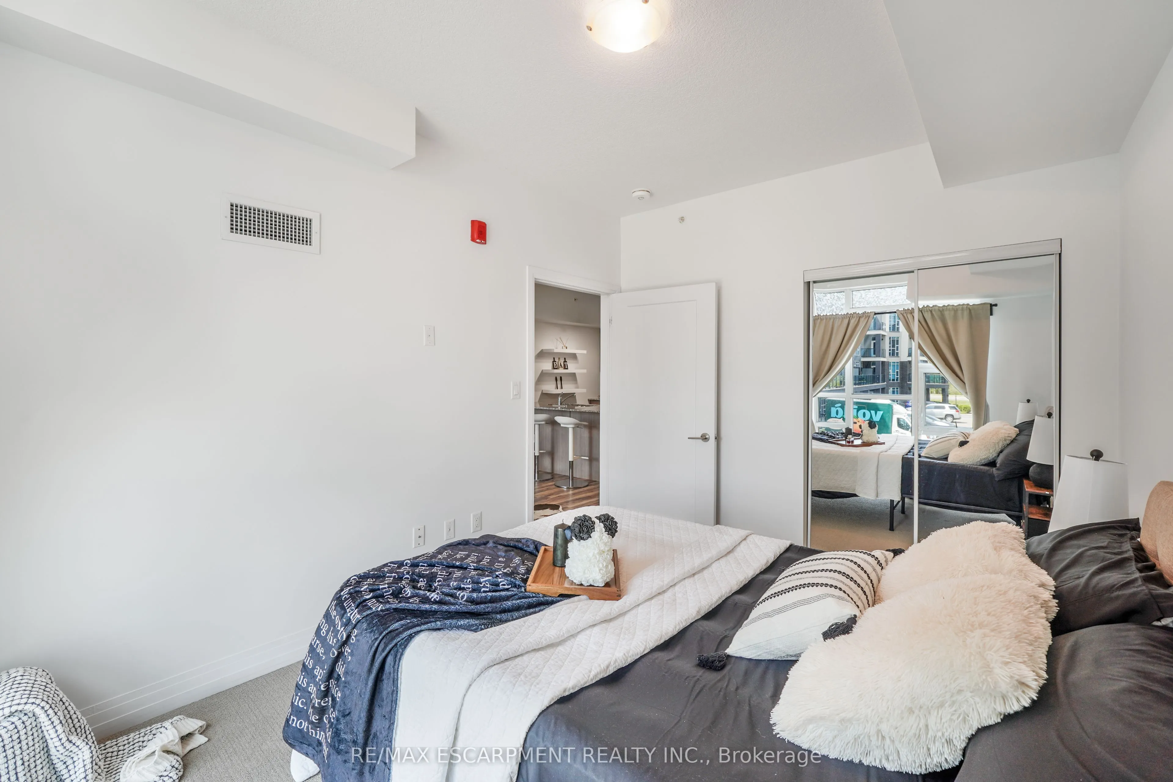 10 Concord Place, #222