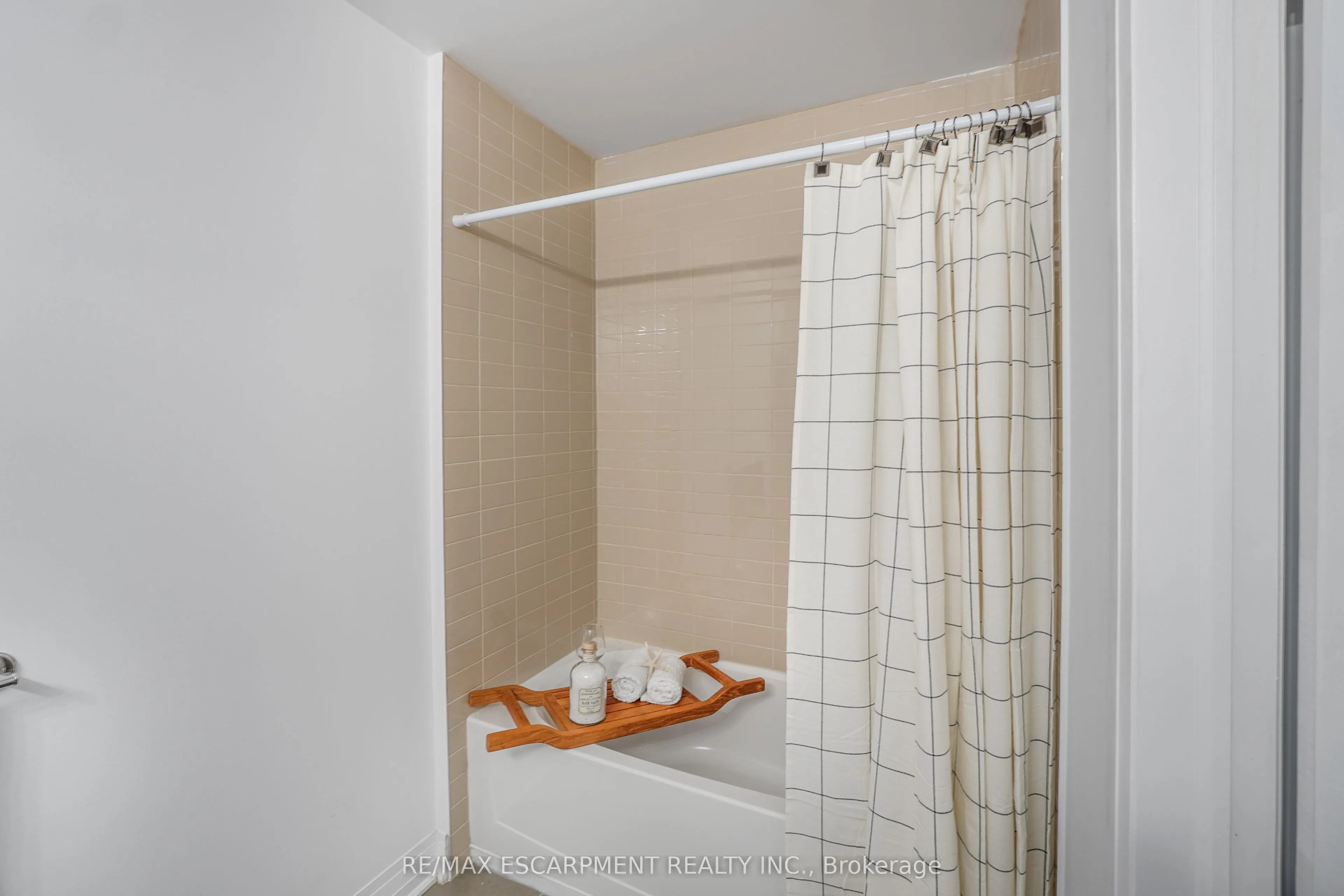 10 Concord Place, #222