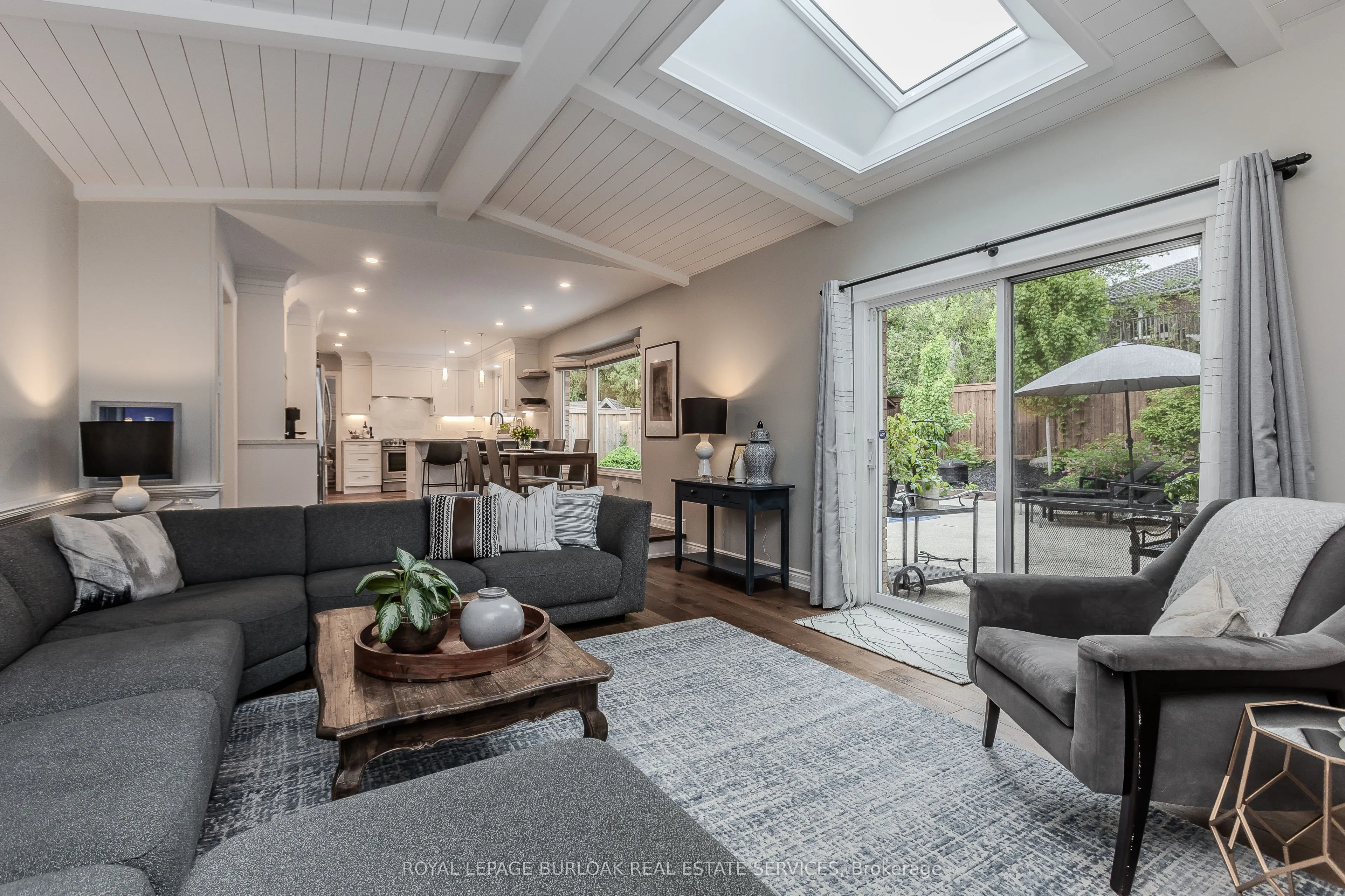 6 Carl Crescent