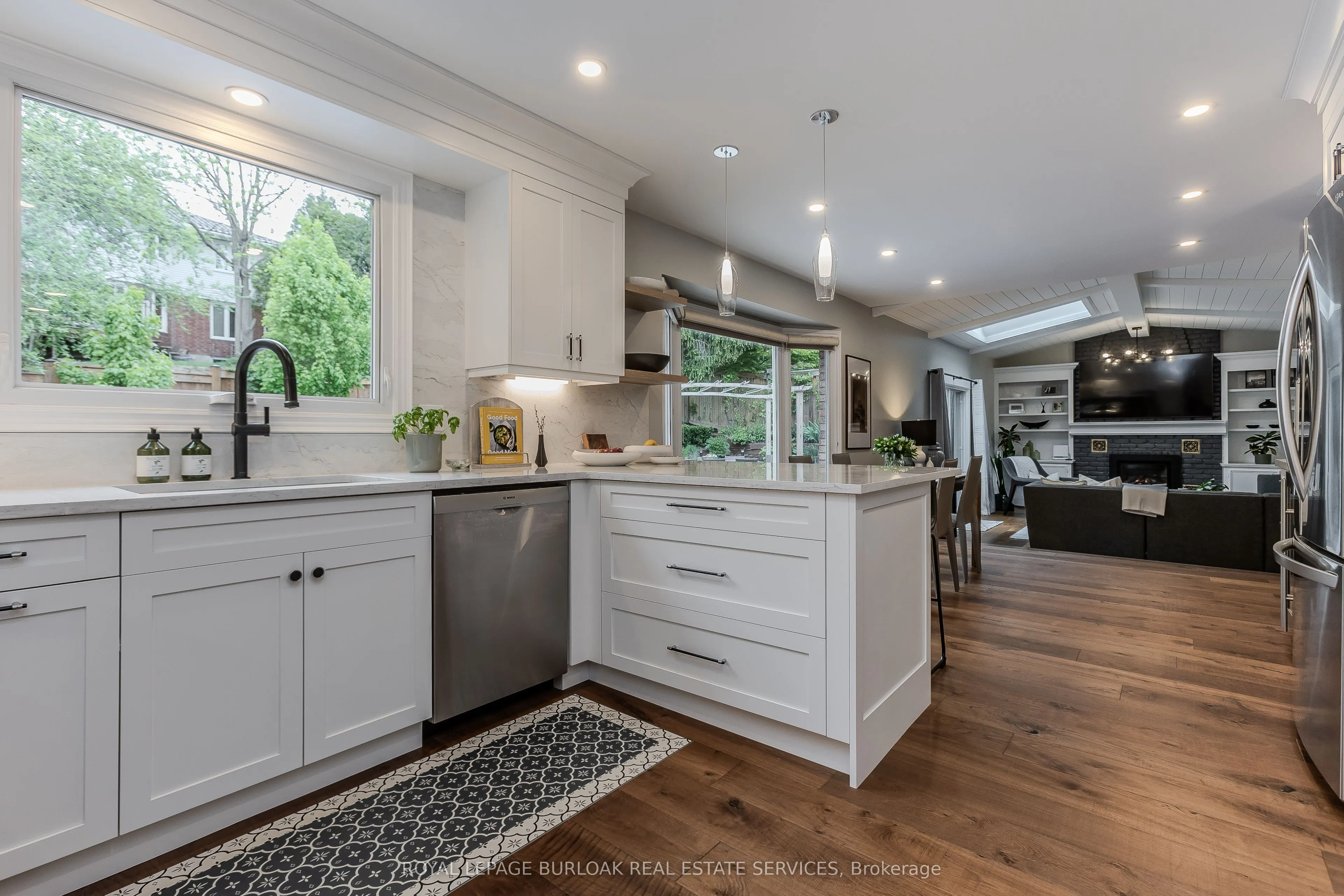 6 Carl Crescent