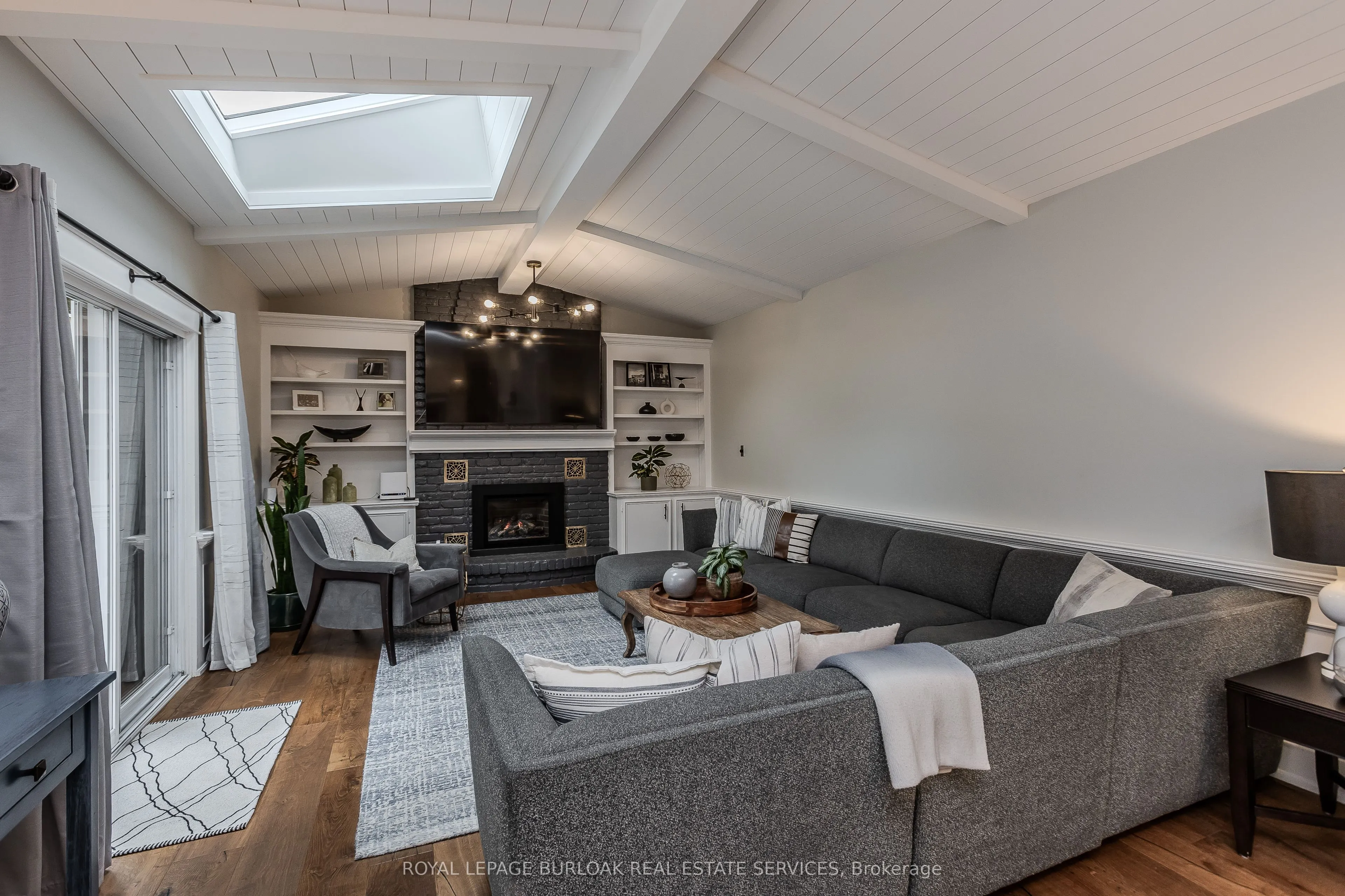6 Carl Crescent