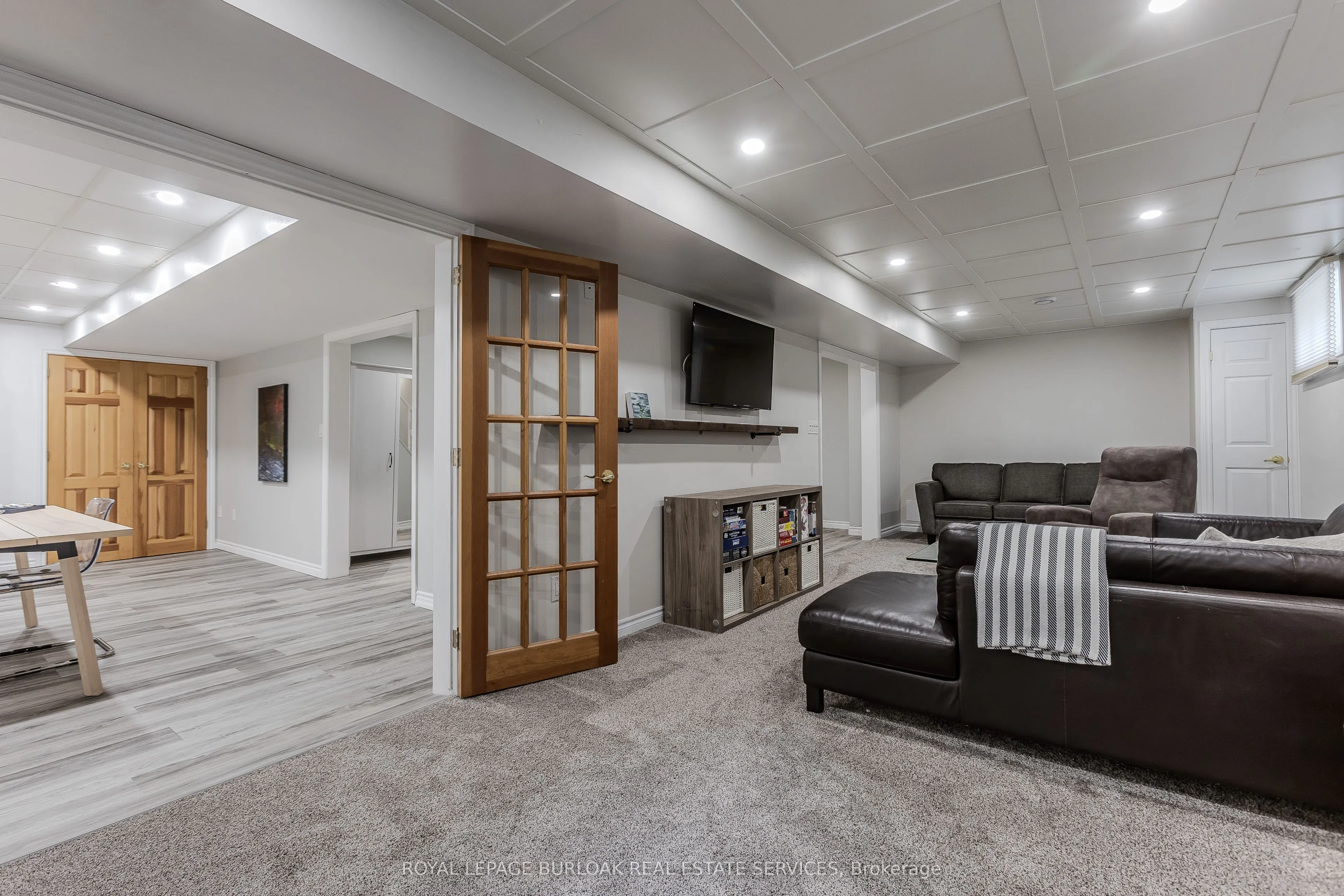 6 Carl Crescent