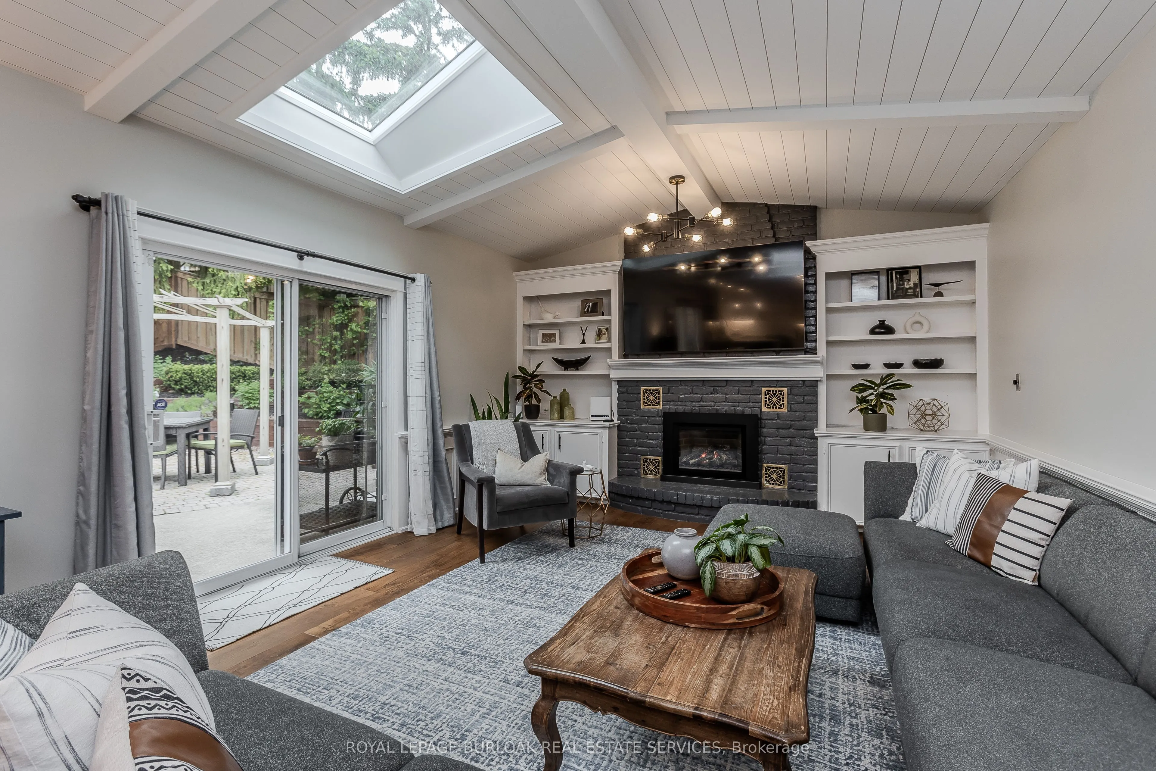 6 Carl Crescent