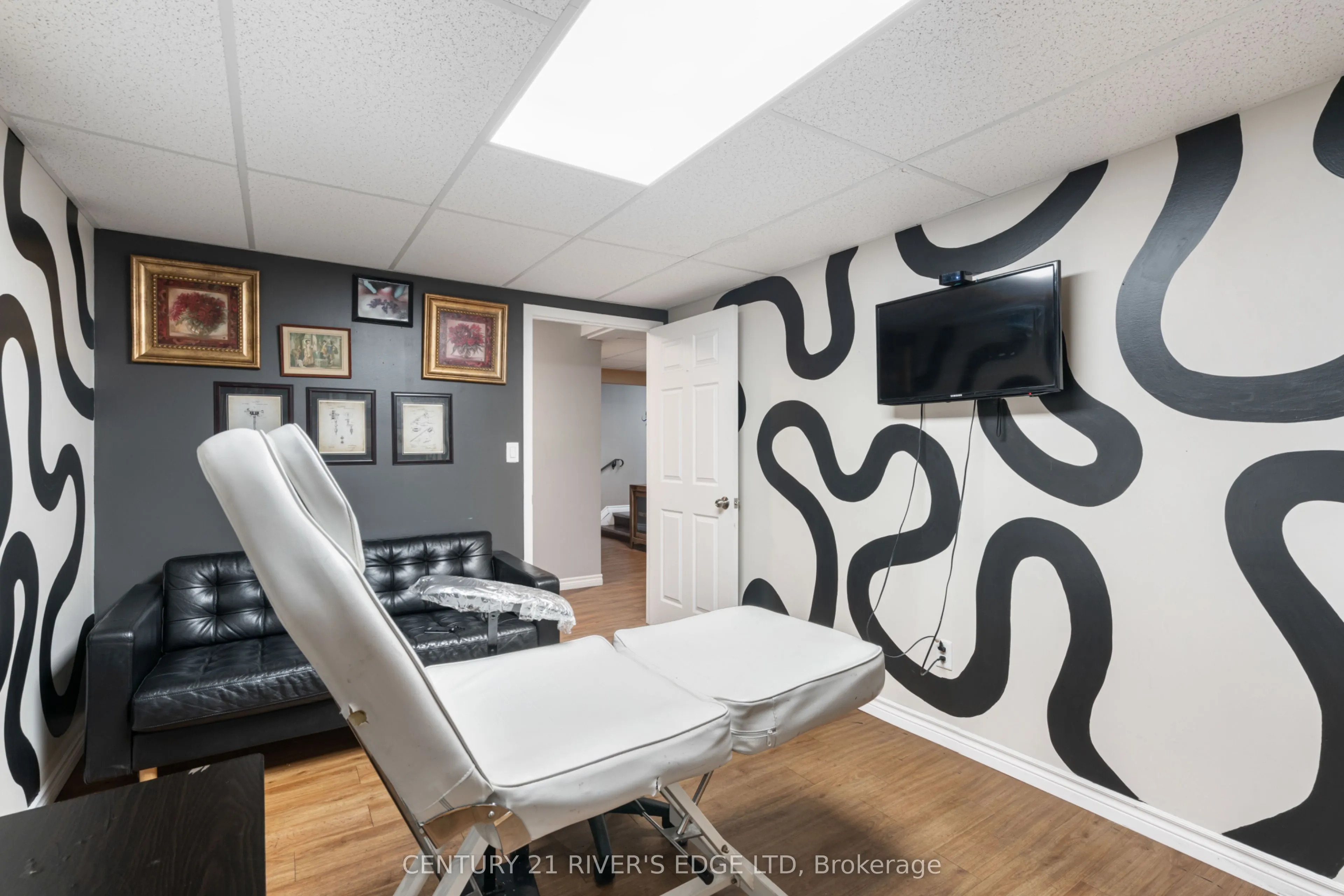 4 SCHOFIELD Avenue