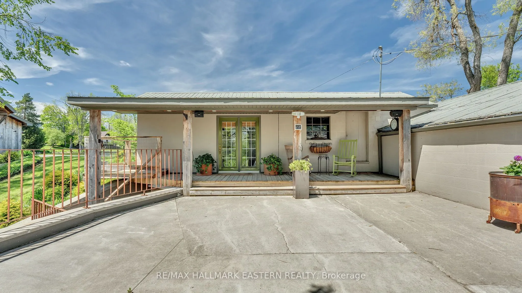 551 & 565 Cooney Island Road E
