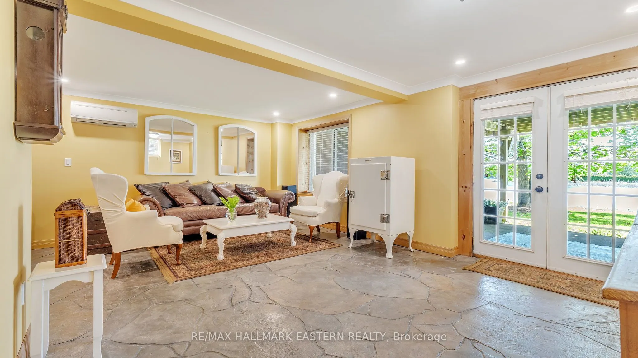 551 & 565 Cooney Island Road E