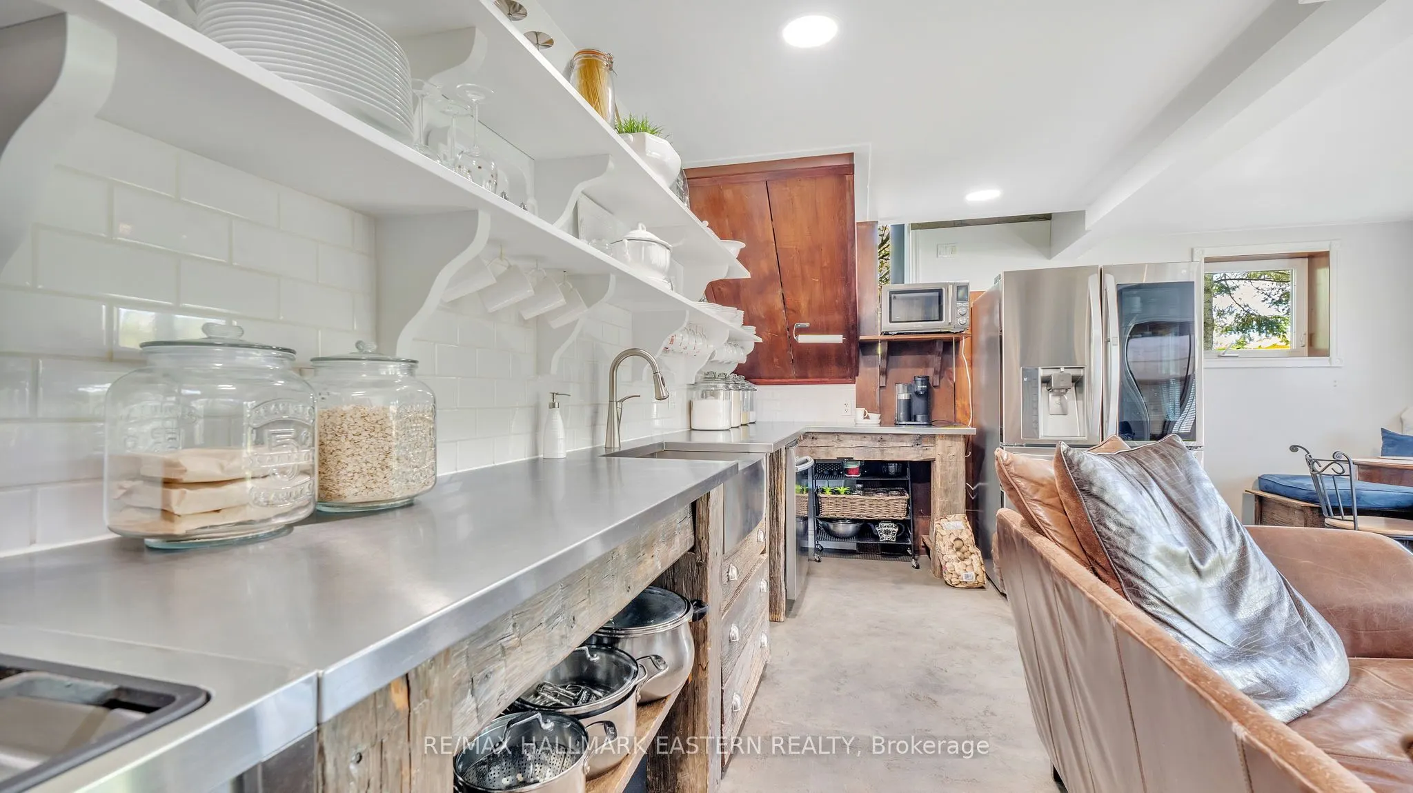 551 & 565 Cooney Island Road E