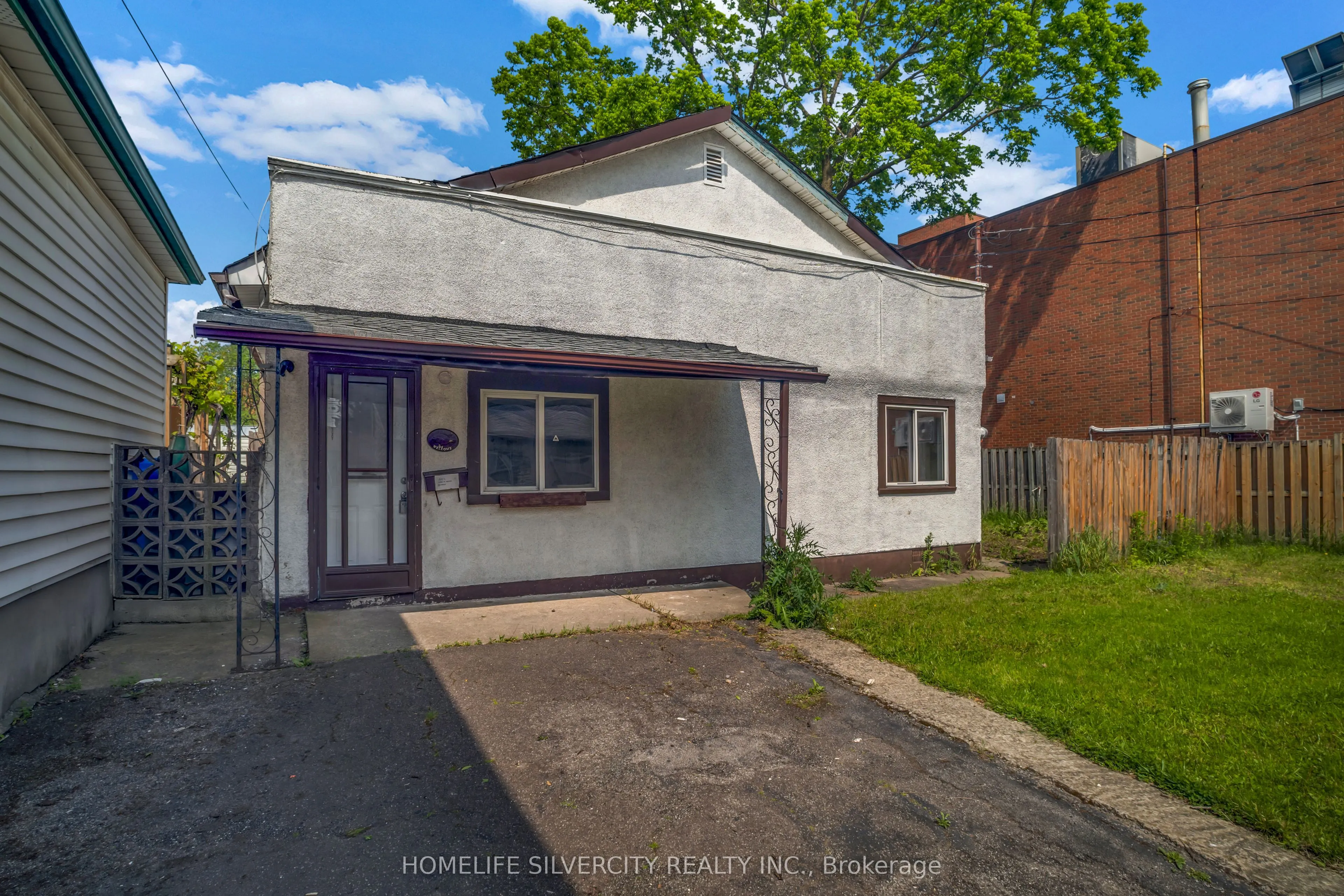 5 Pine Street S