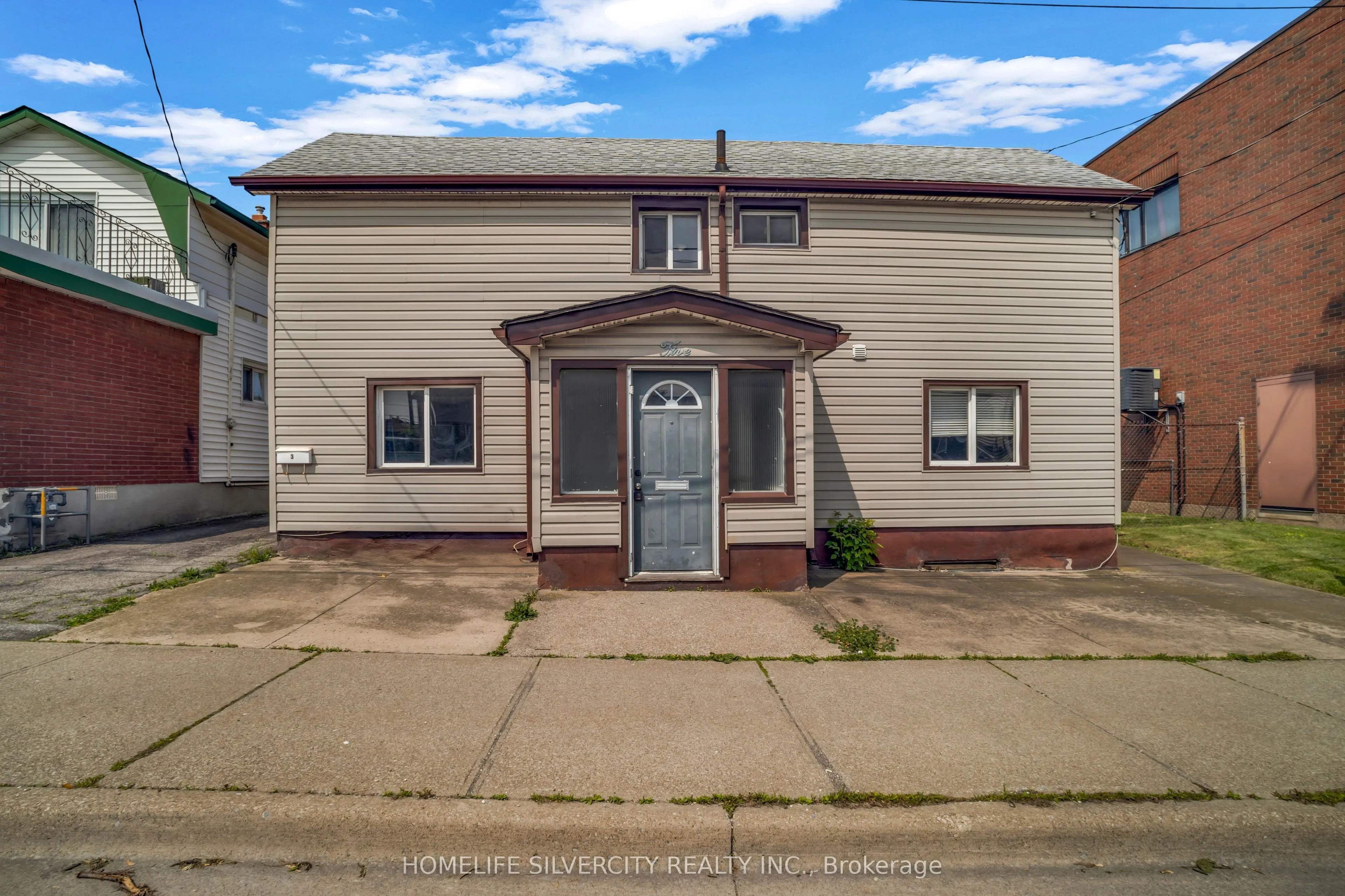 5 Pine Street S