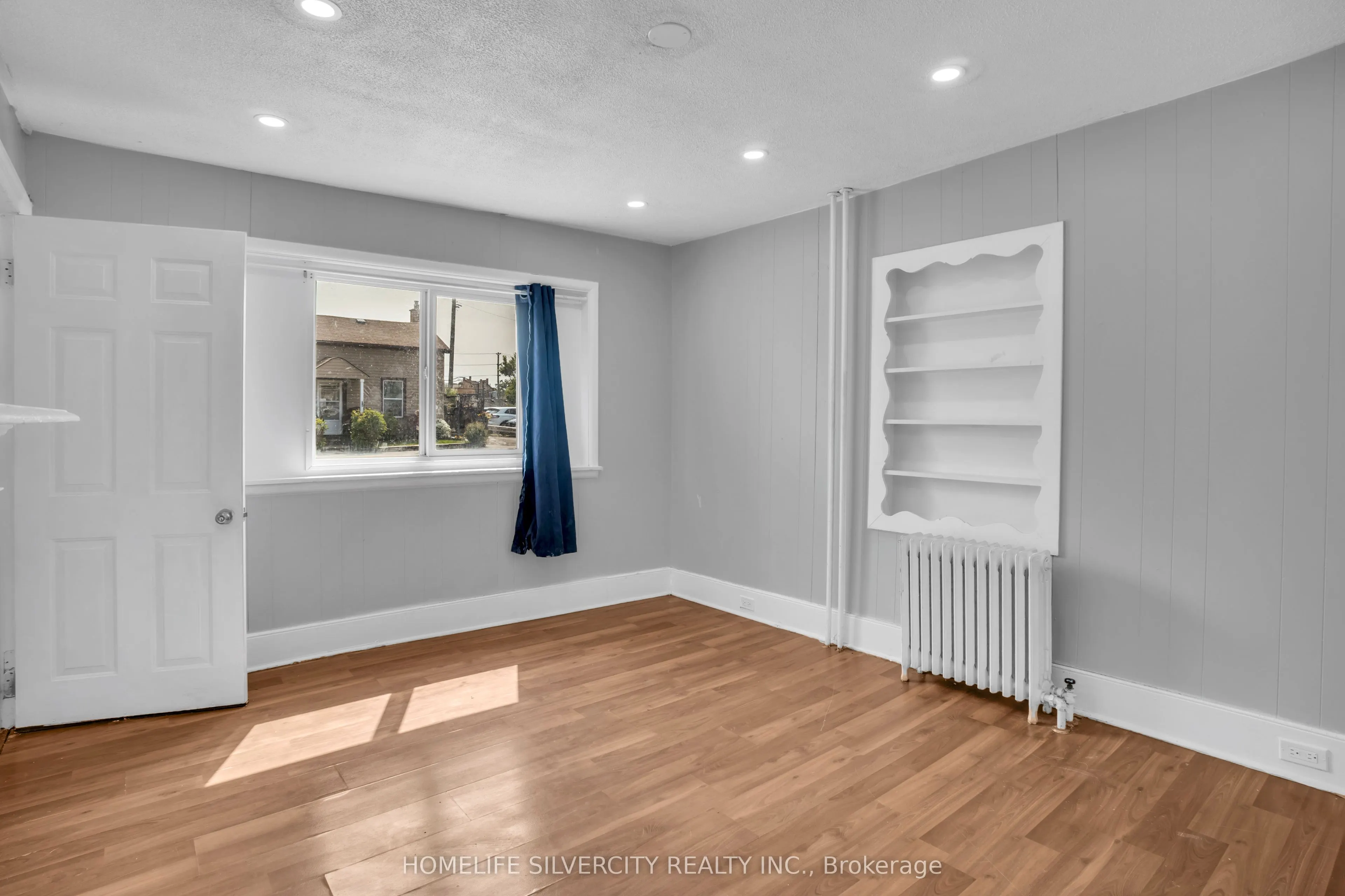 5 Pine Street S