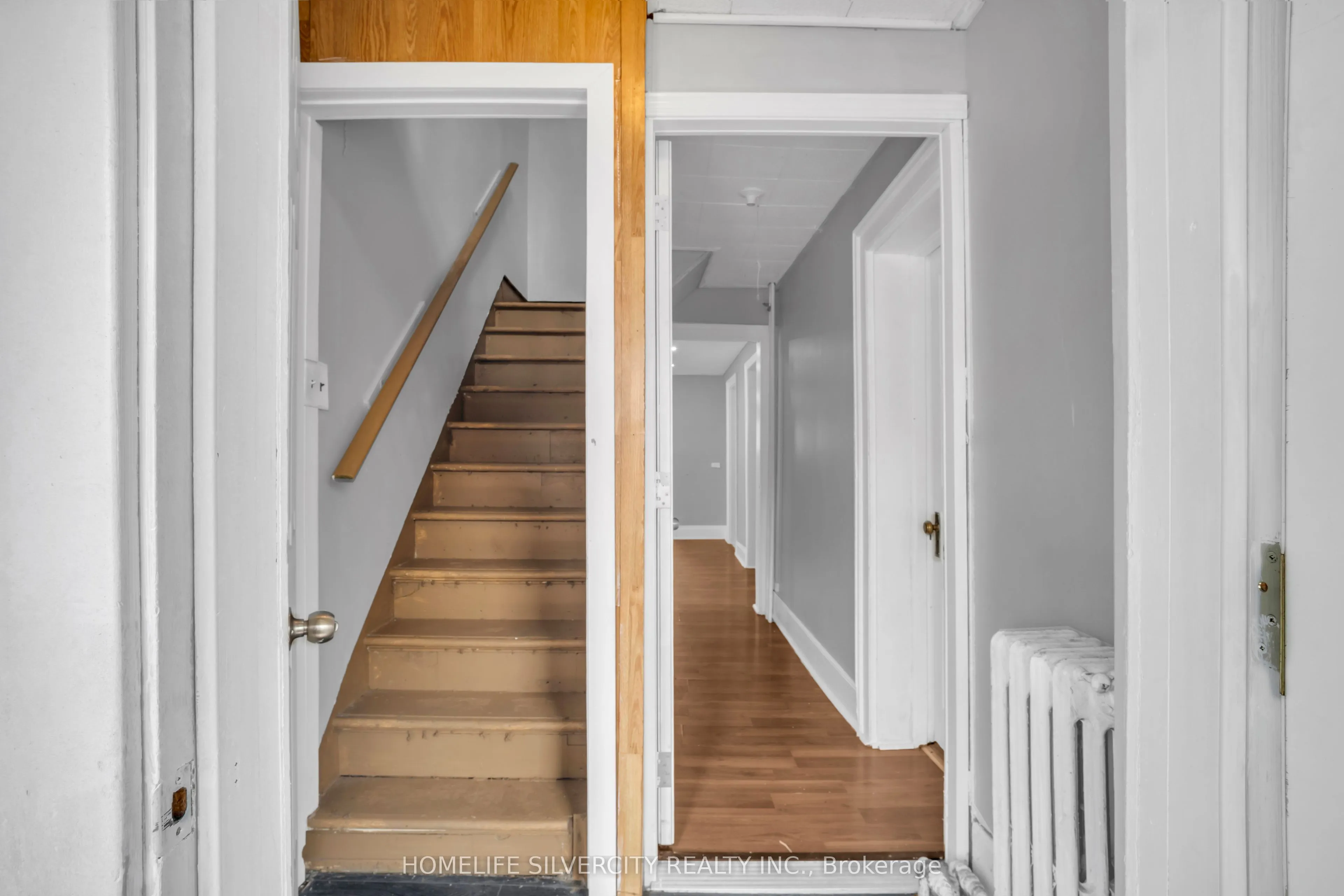 5 Pine Street S