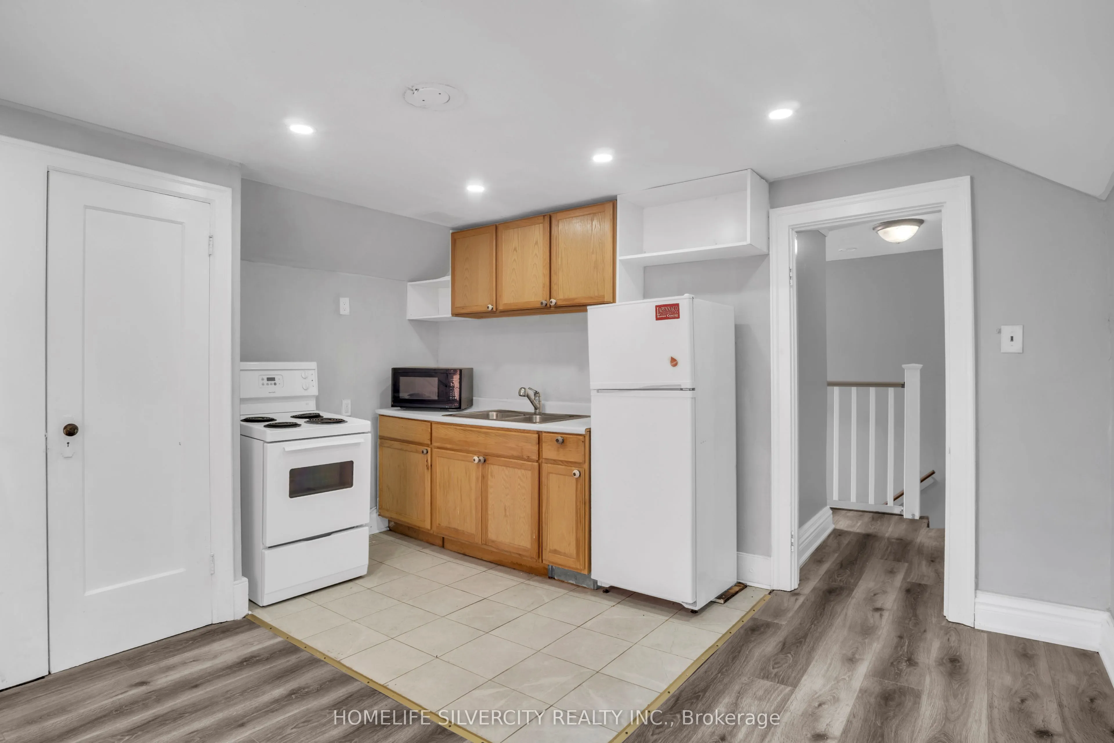 5 Pine Street S