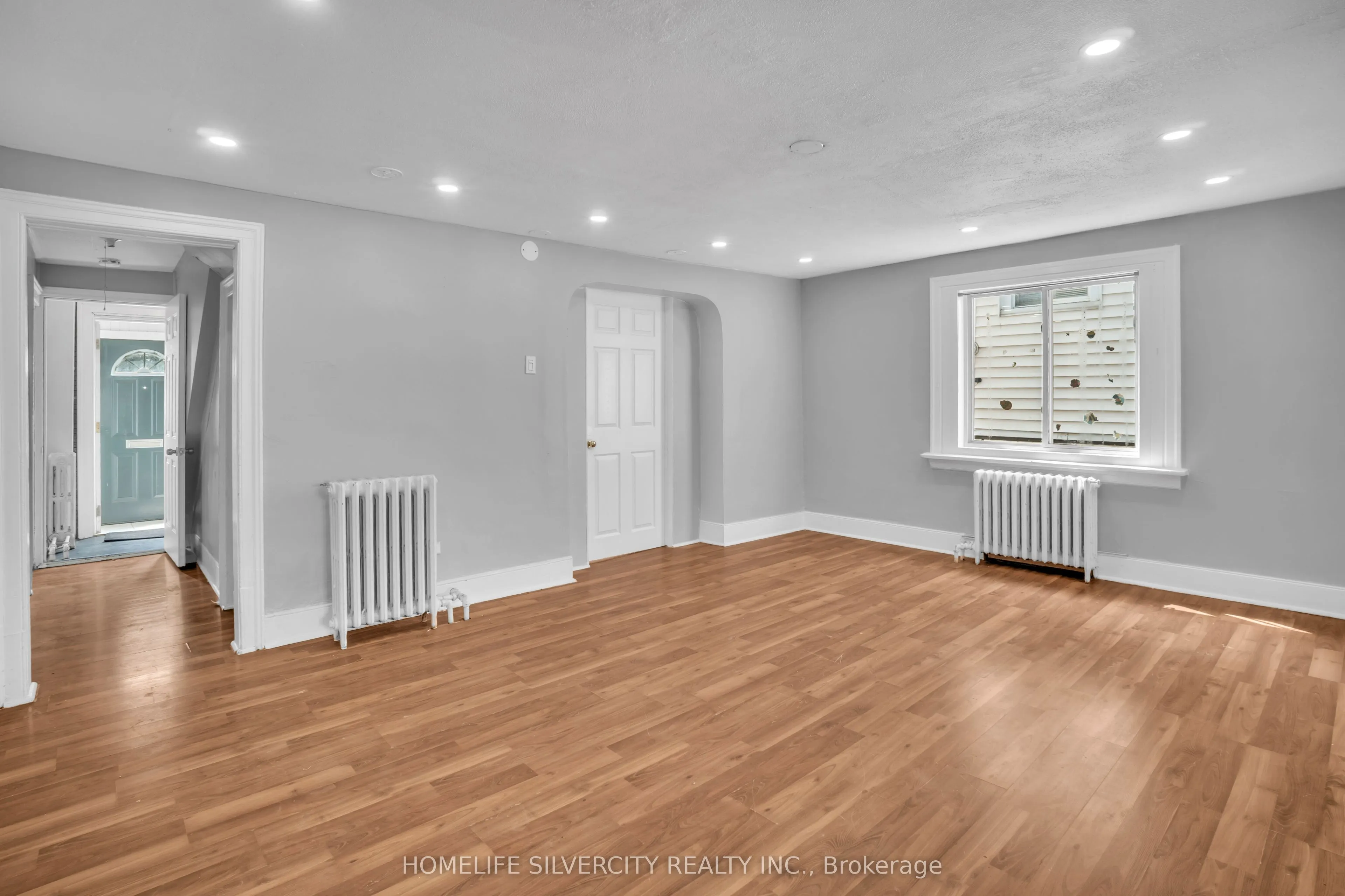 5 Pine Street S