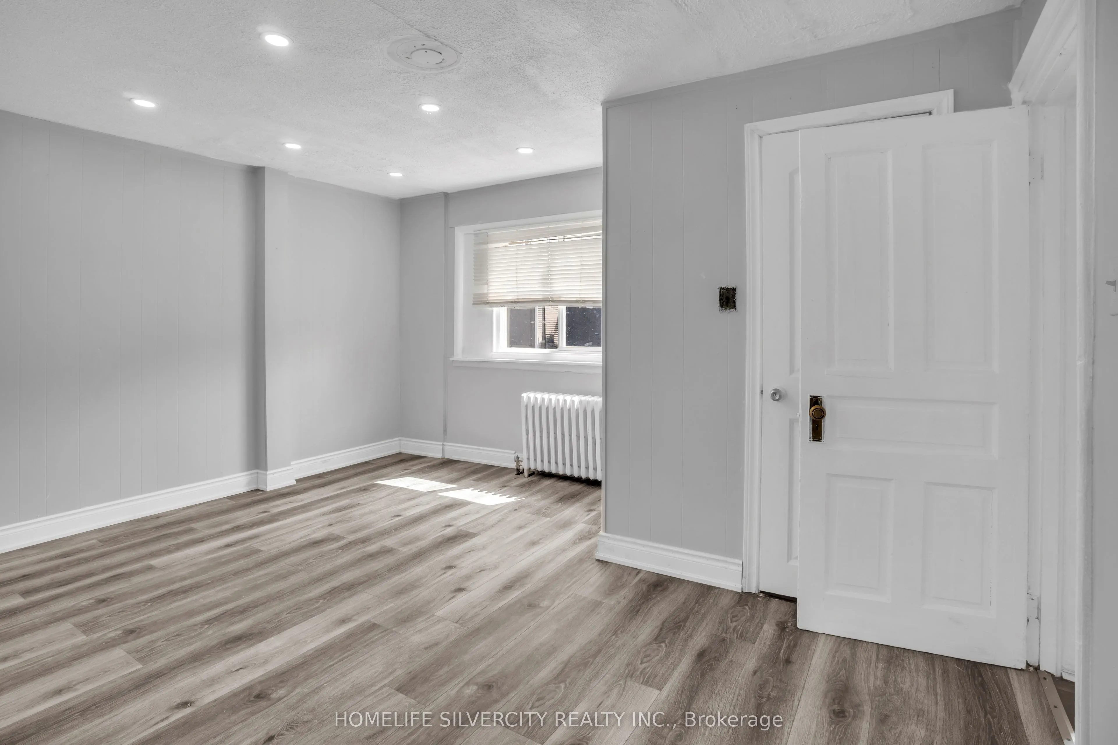 5 Pine Street S