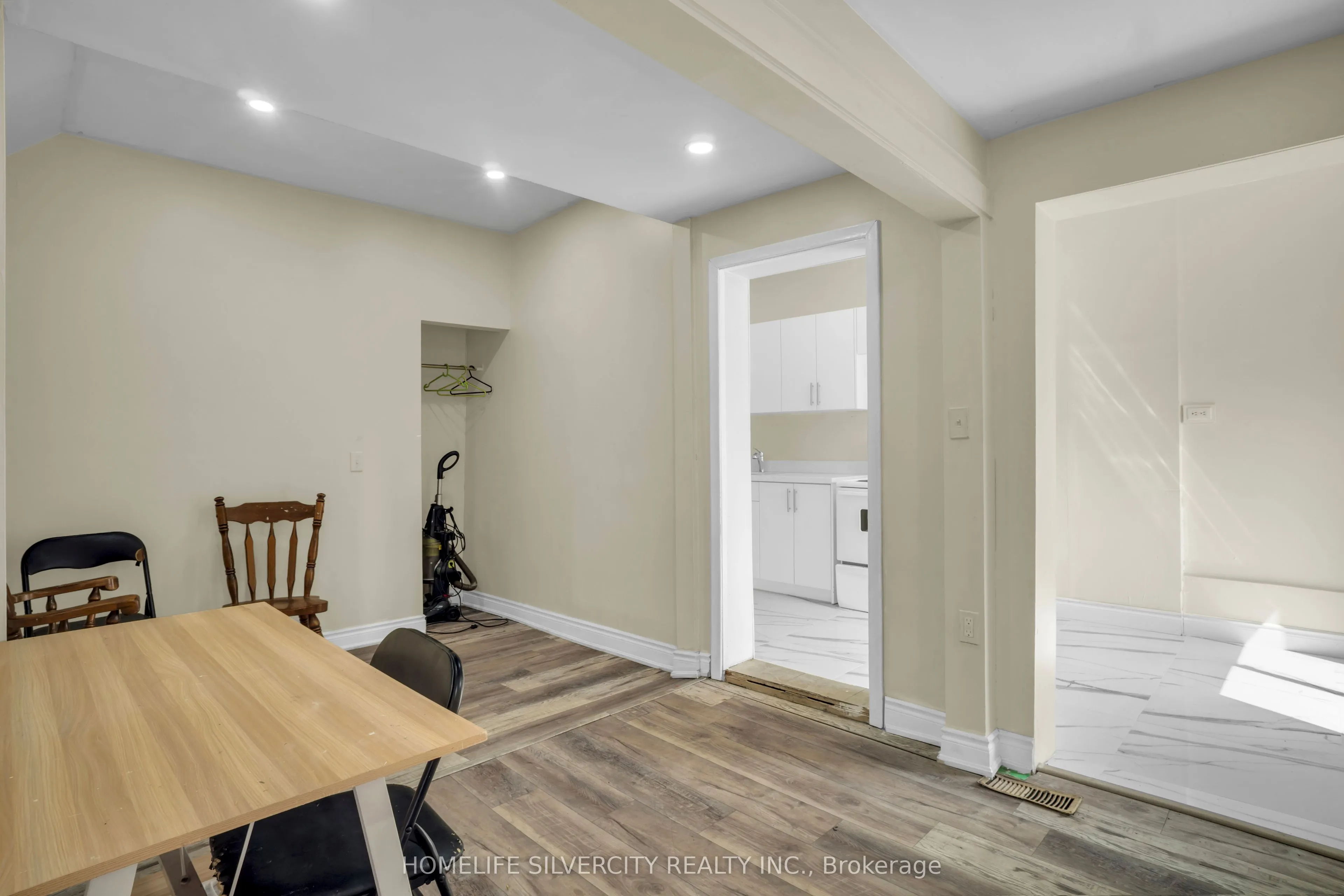 5 Pine Street S