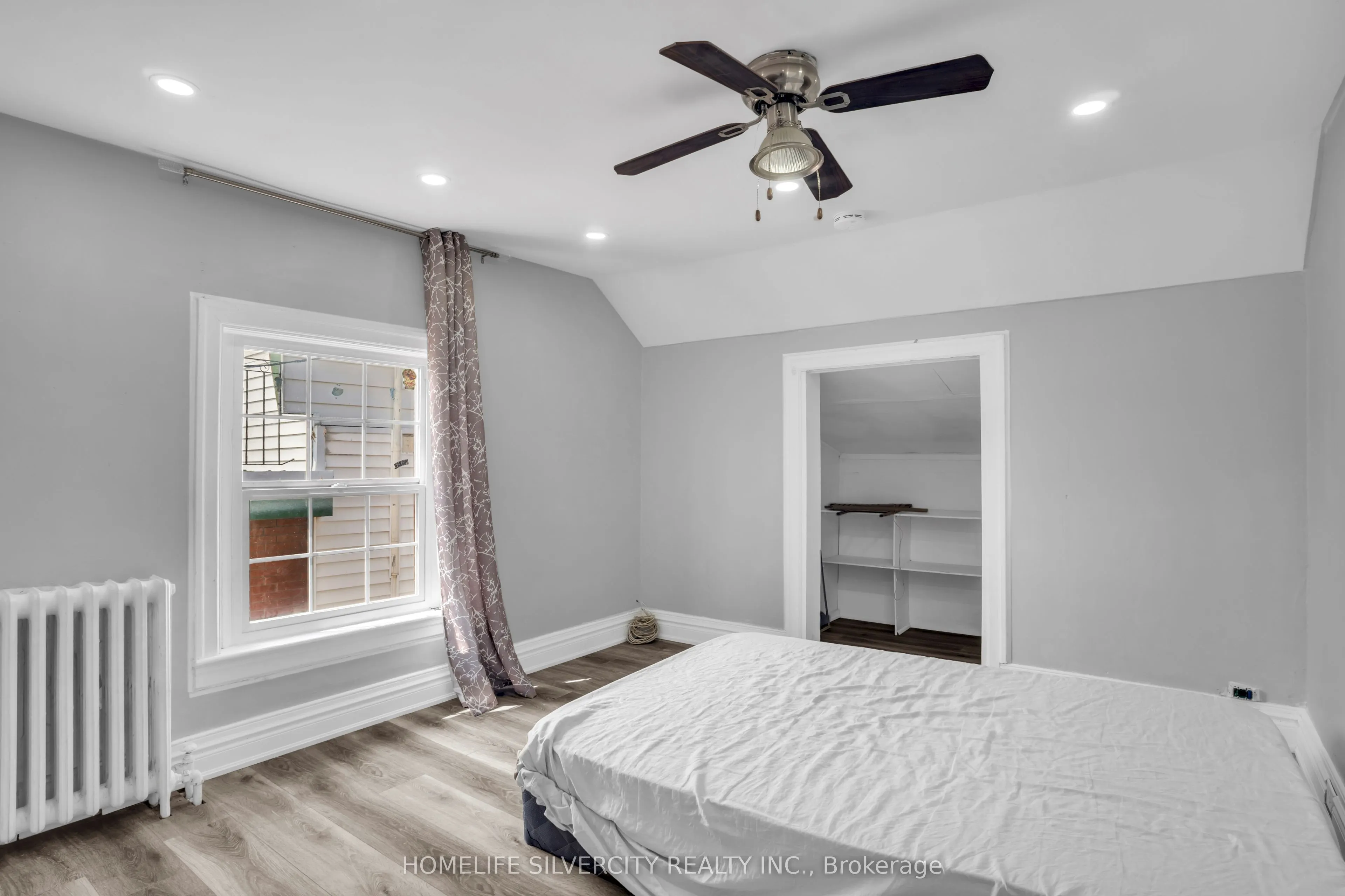 5 Pine Street S
