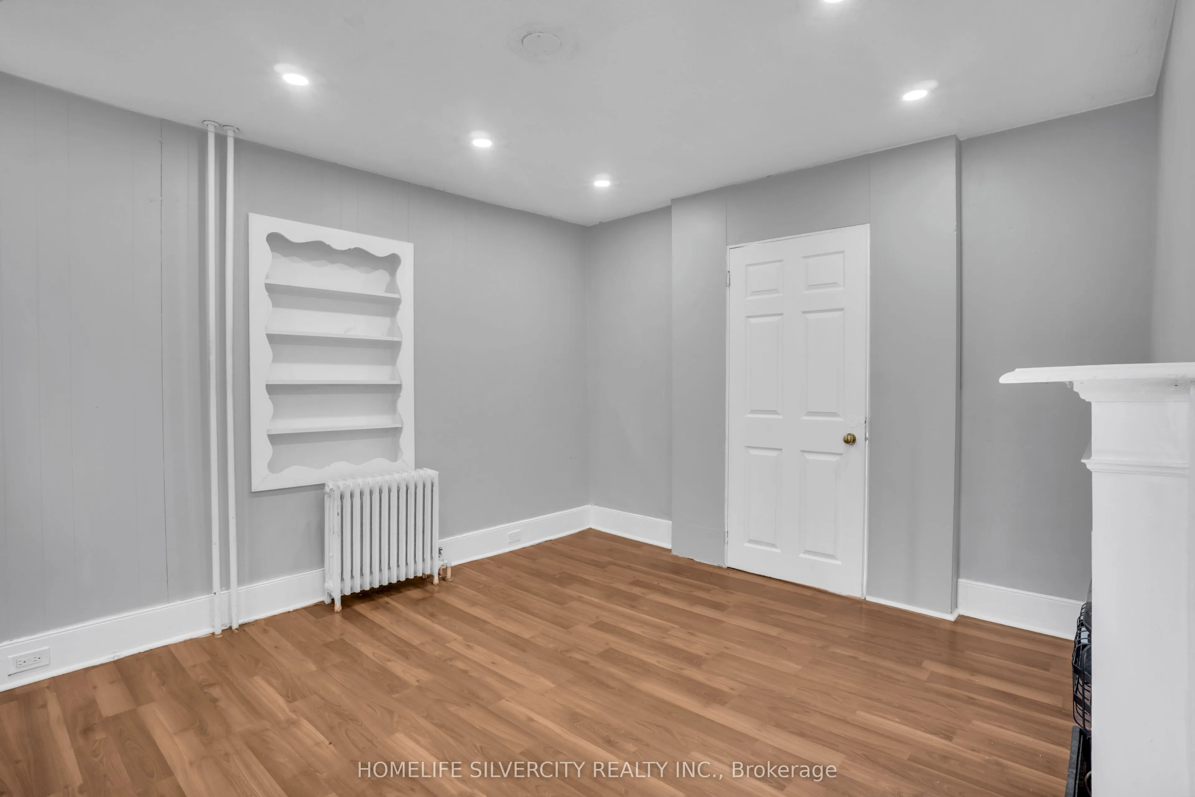 5 Pine Street S