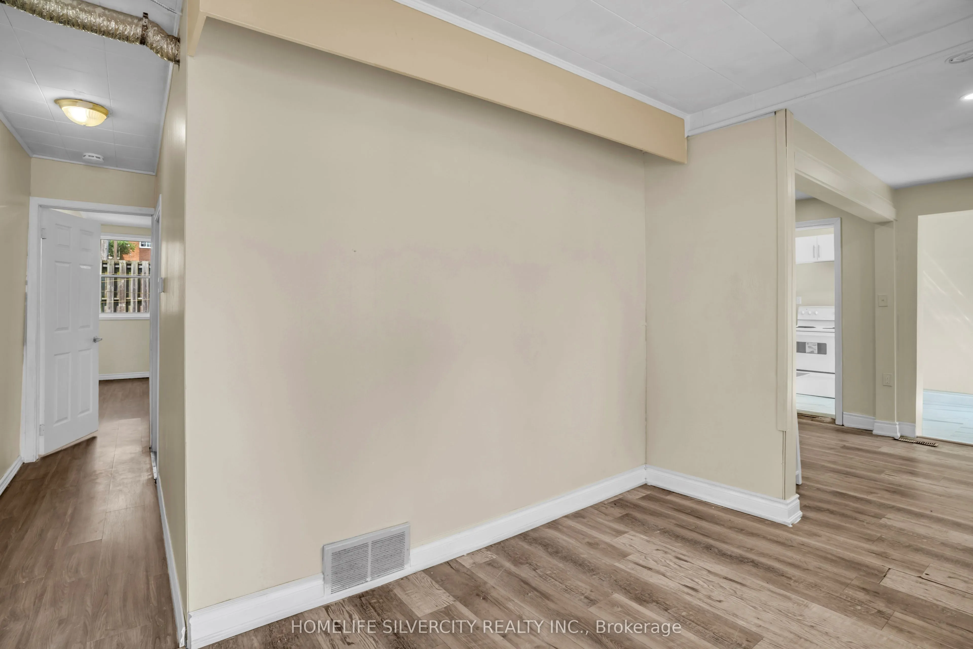 5 Pine Street S