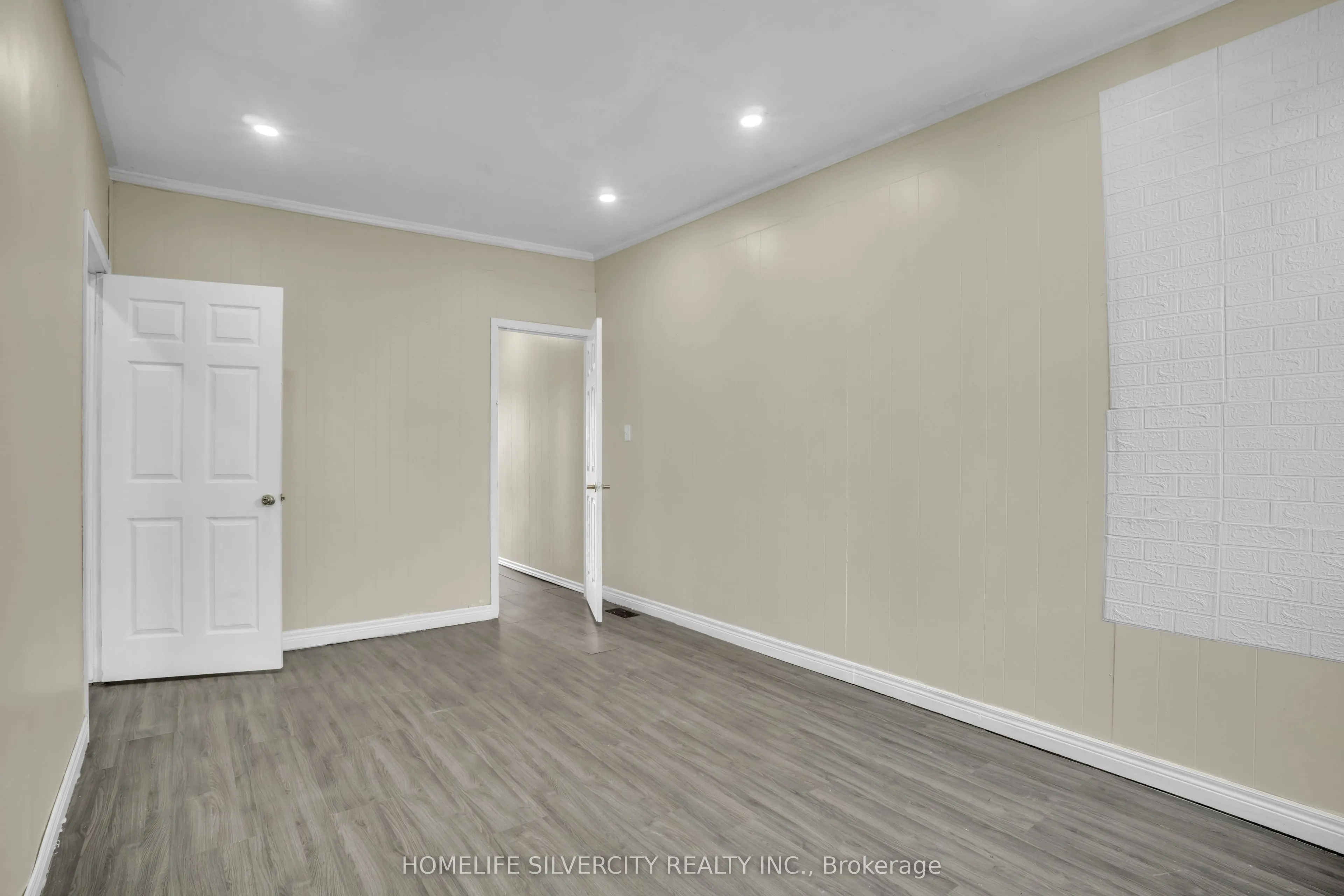 5 Pine Street S
